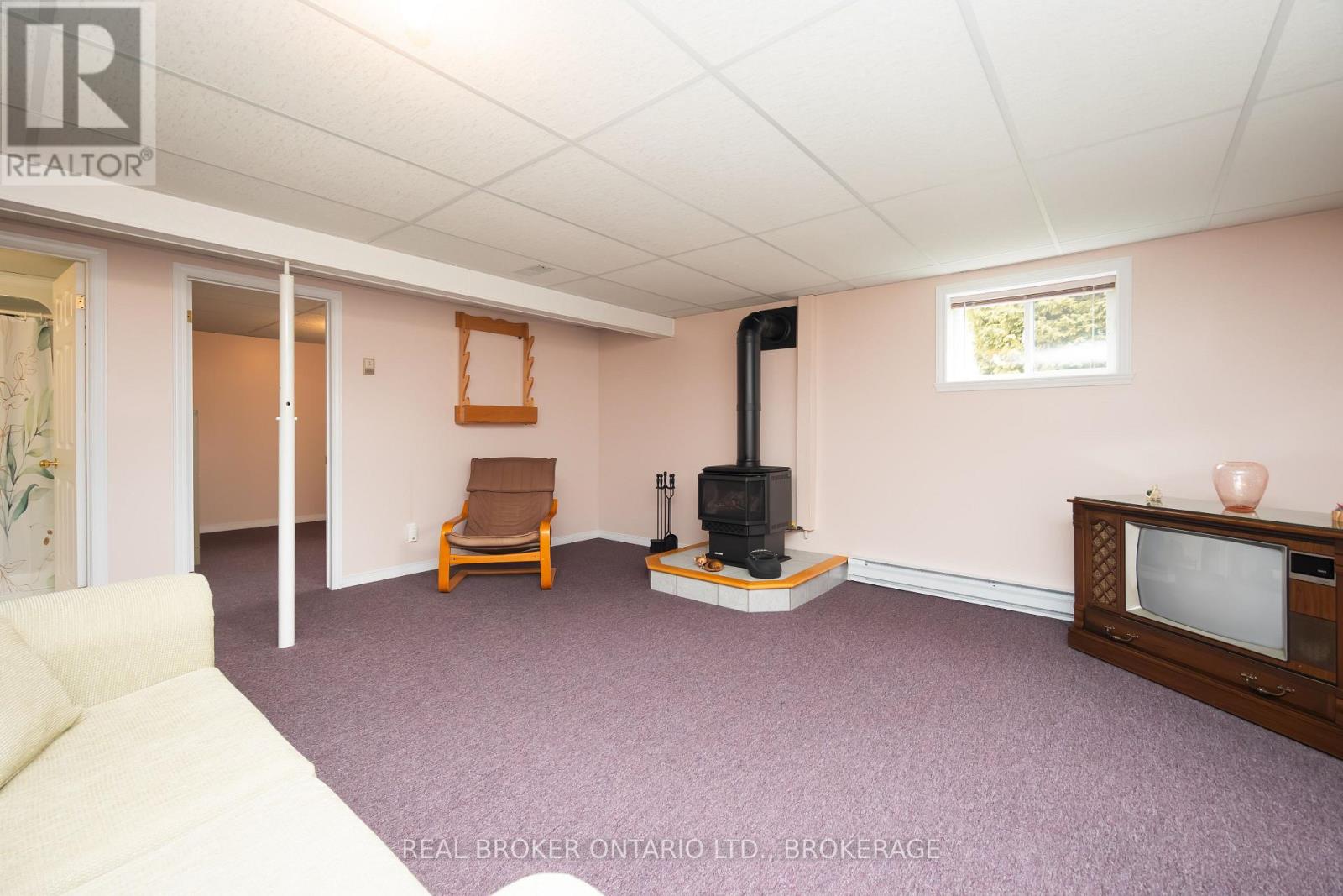 20392 ROY CRESCENT - Image 38