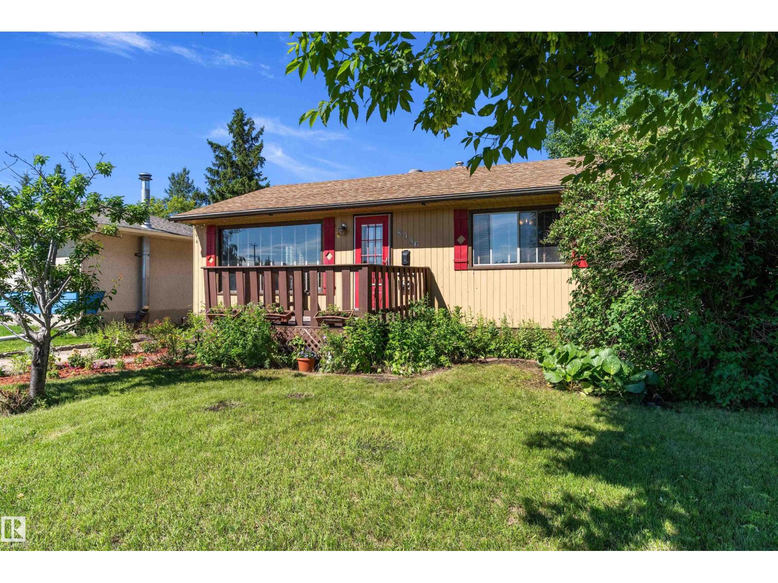 8936 154 ST NW - 1