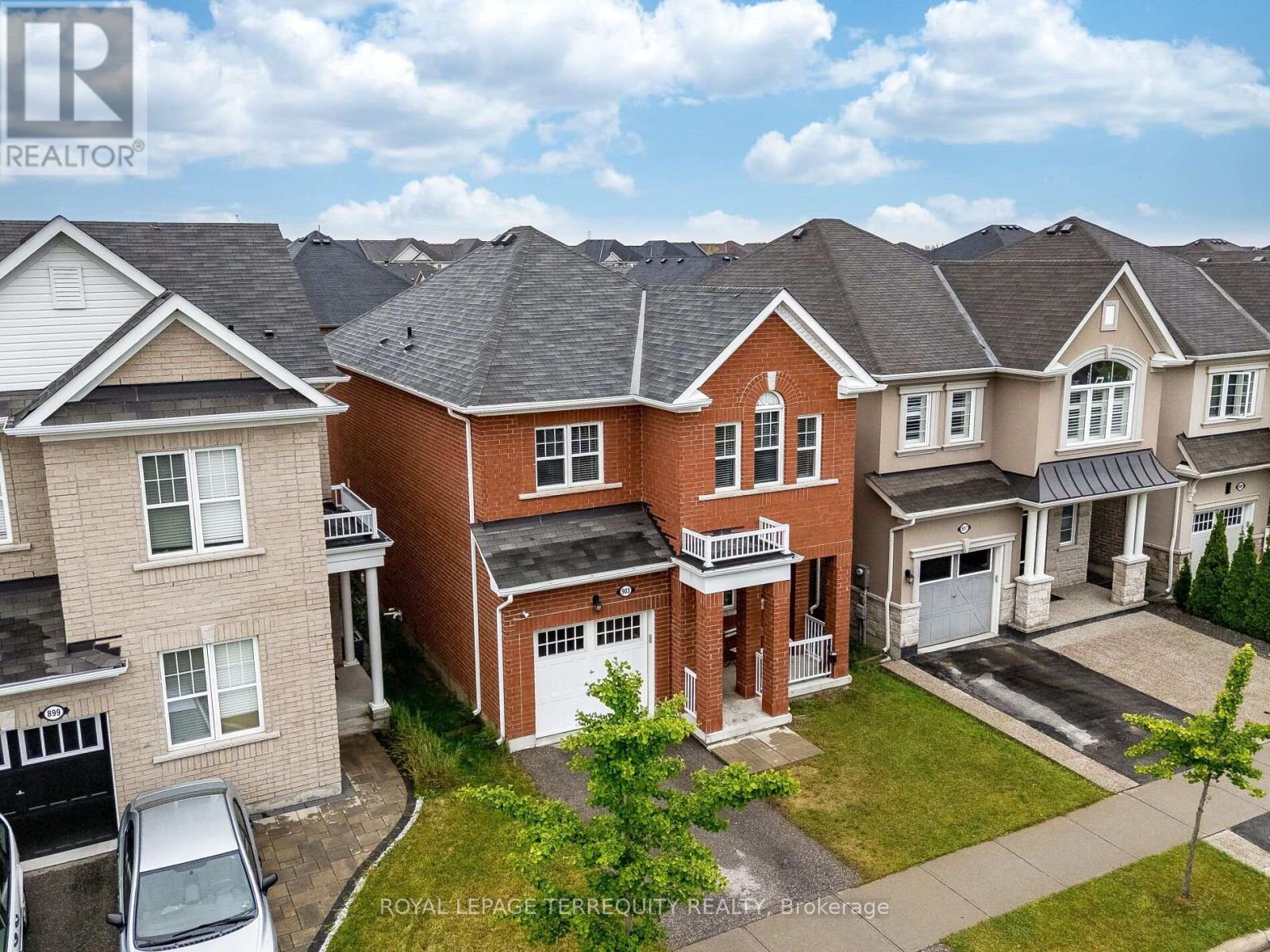 903 PENSON CRESCENT - 3