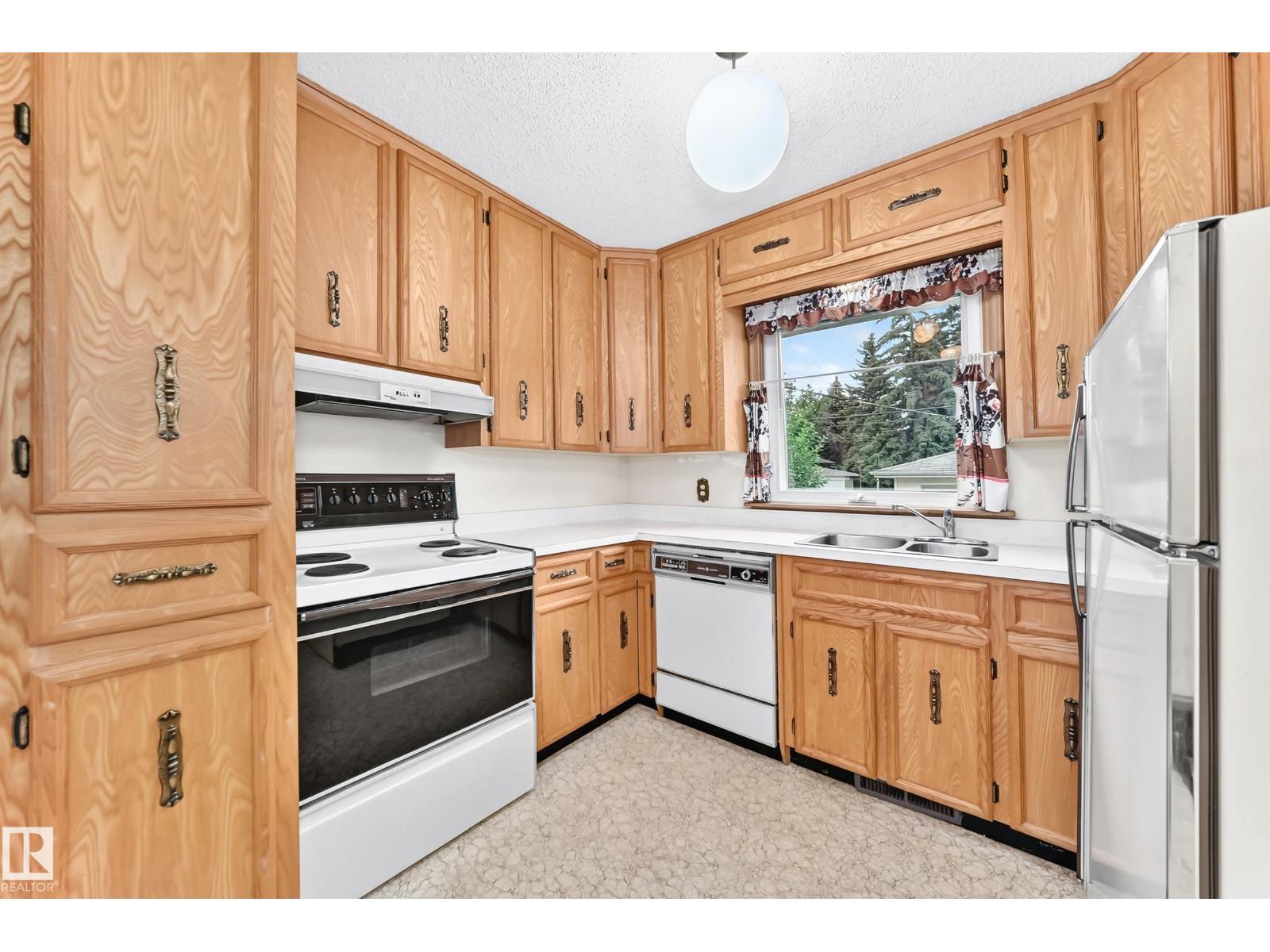12720 120 AV NW - 5