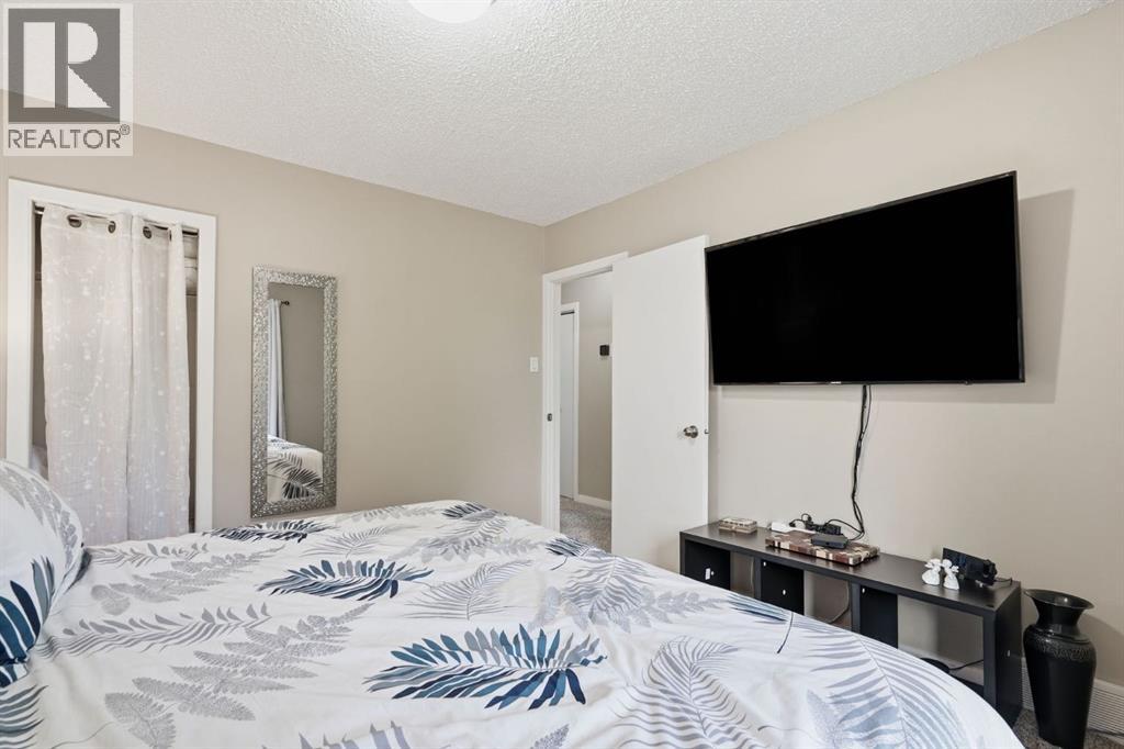 1037 Regal Crescent Northeast - Photo 15
