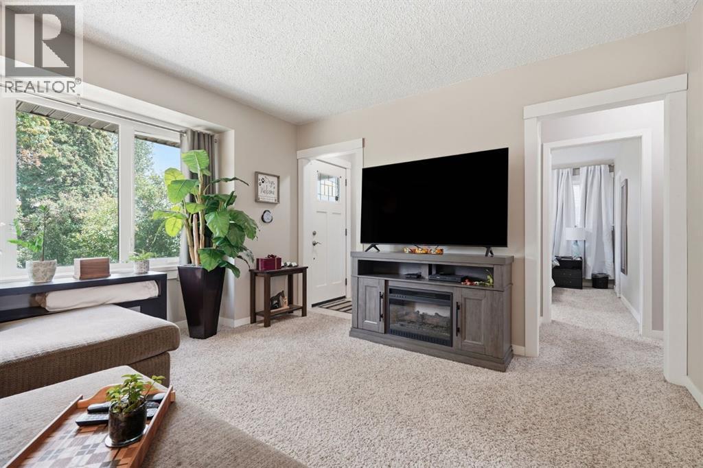 1037 Regal Crescent Northeast - Photo 6