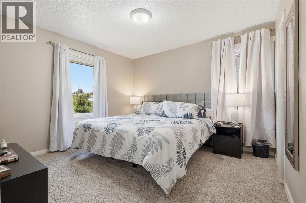 1037 Regal Crescent Northeast - Photo 14