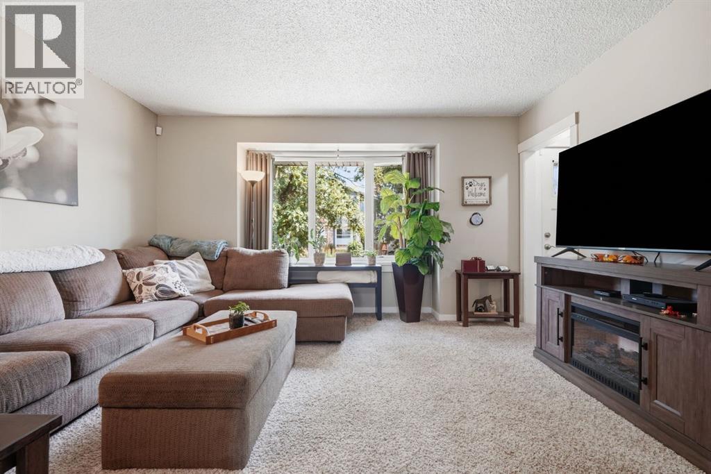 1037 Regal Crescent Northeast - Photo 5
