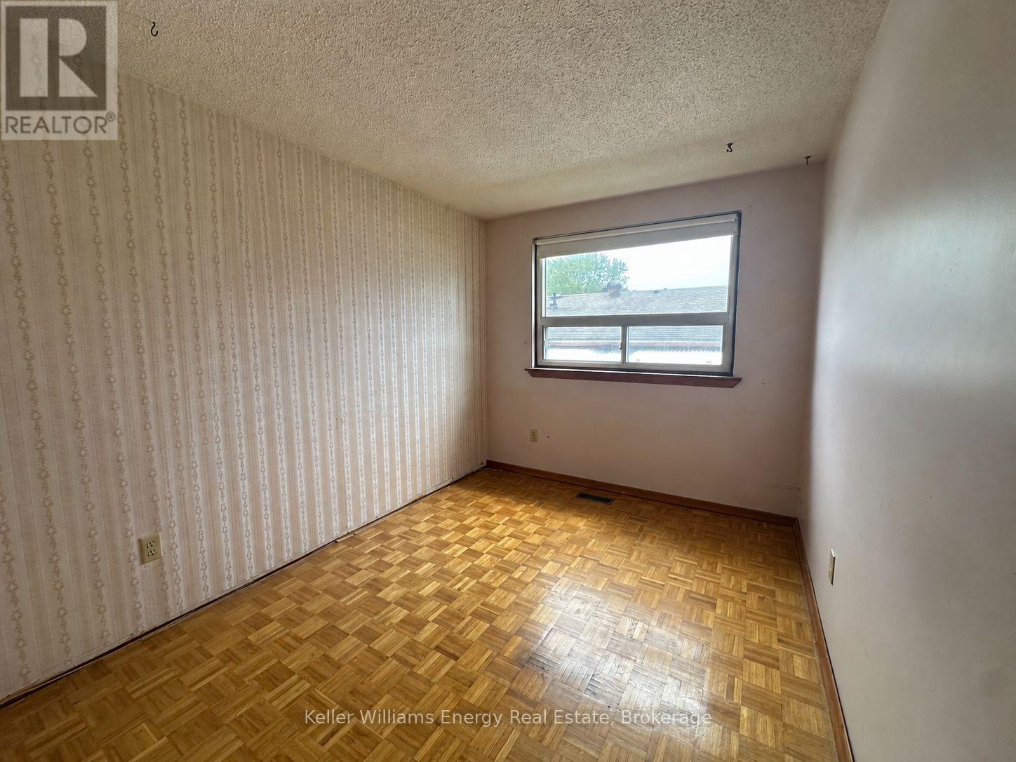 252 KEEWATIN STREET S - Image 21