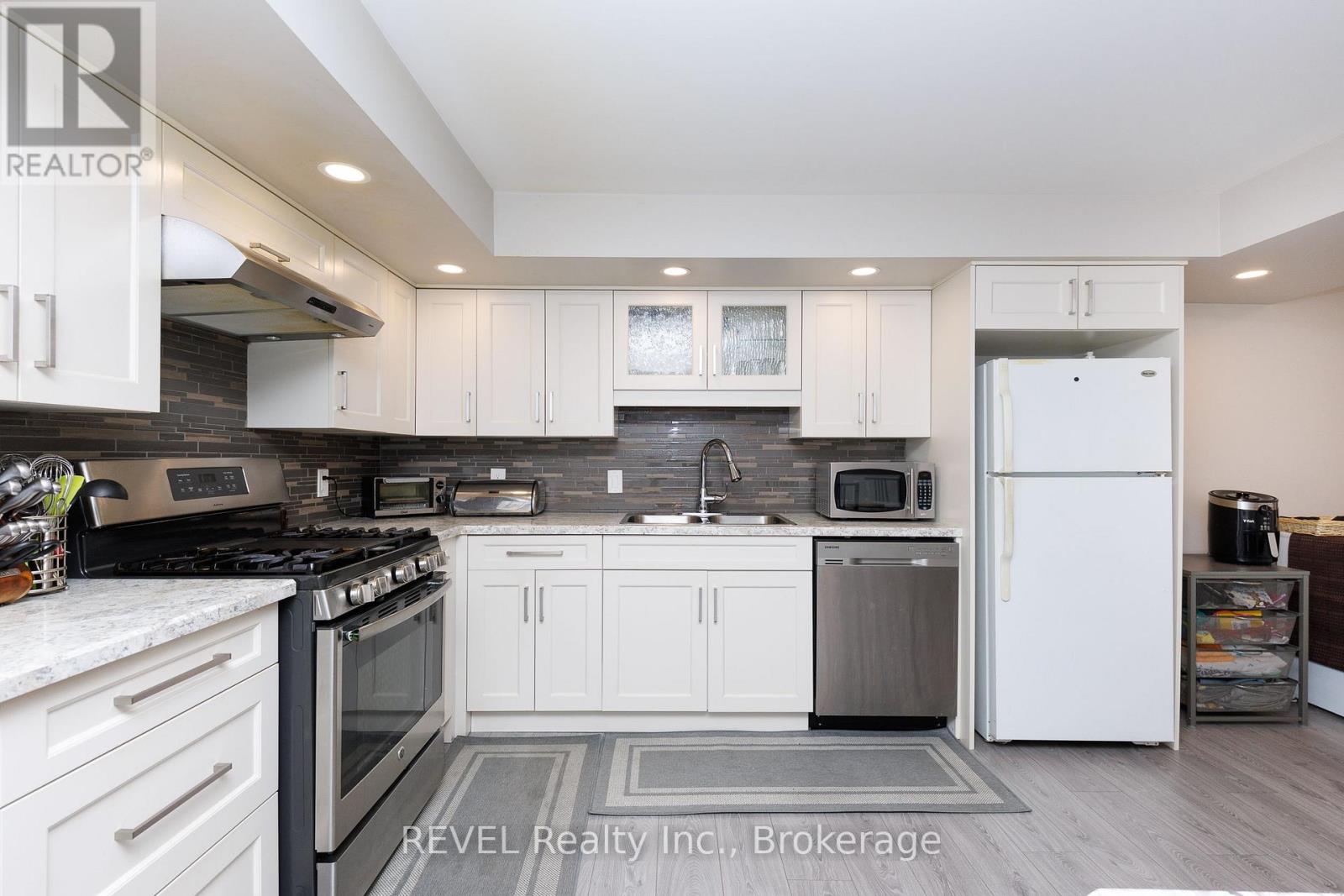 #3 4399 MONTROSE ROAD - Image 18