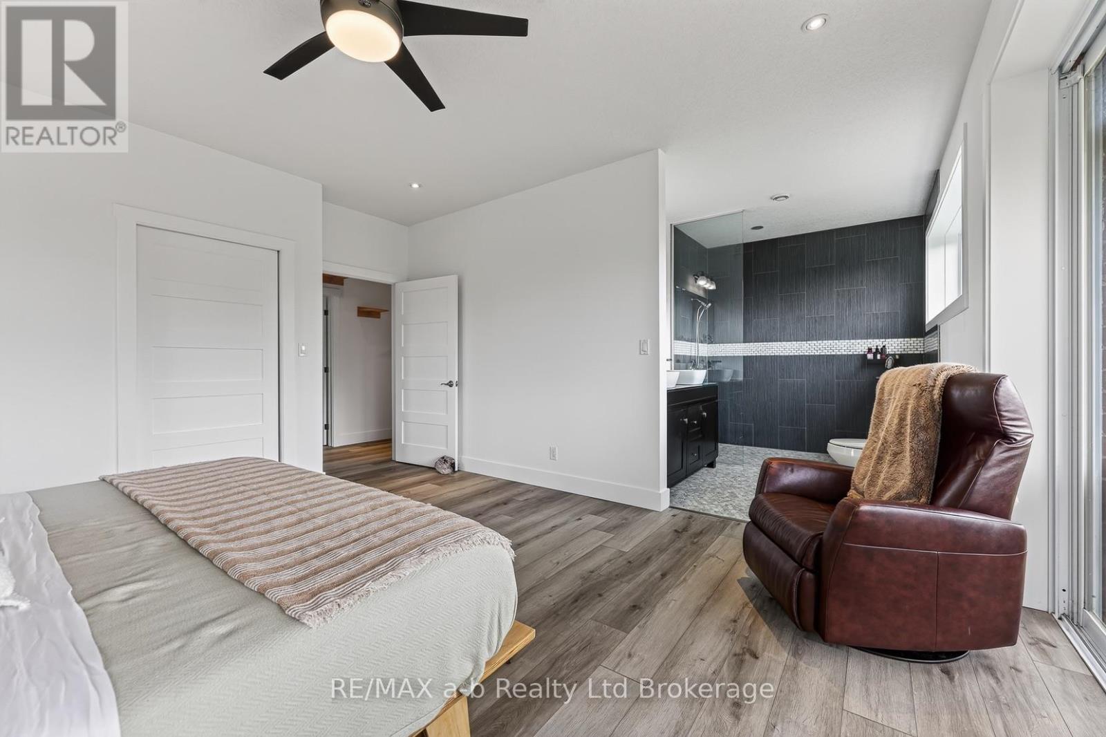 8827 PRINCE STREET - Image 24