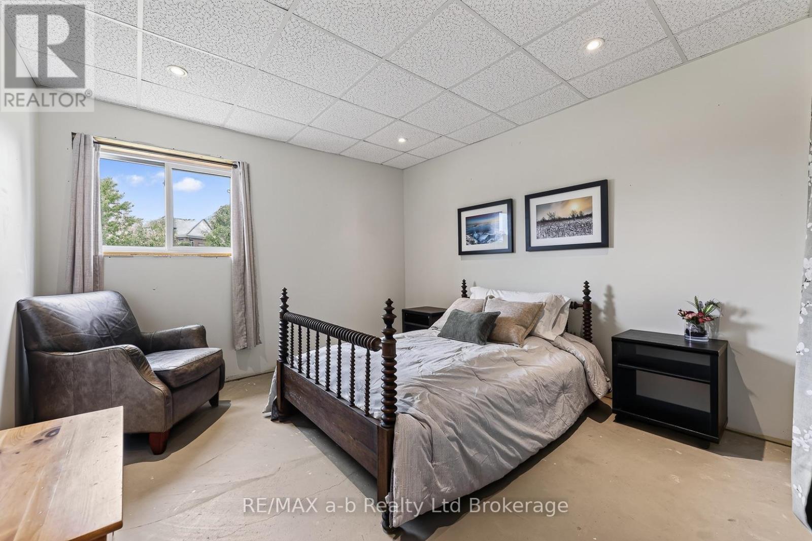 8827 PRINCE STREET - Image 29