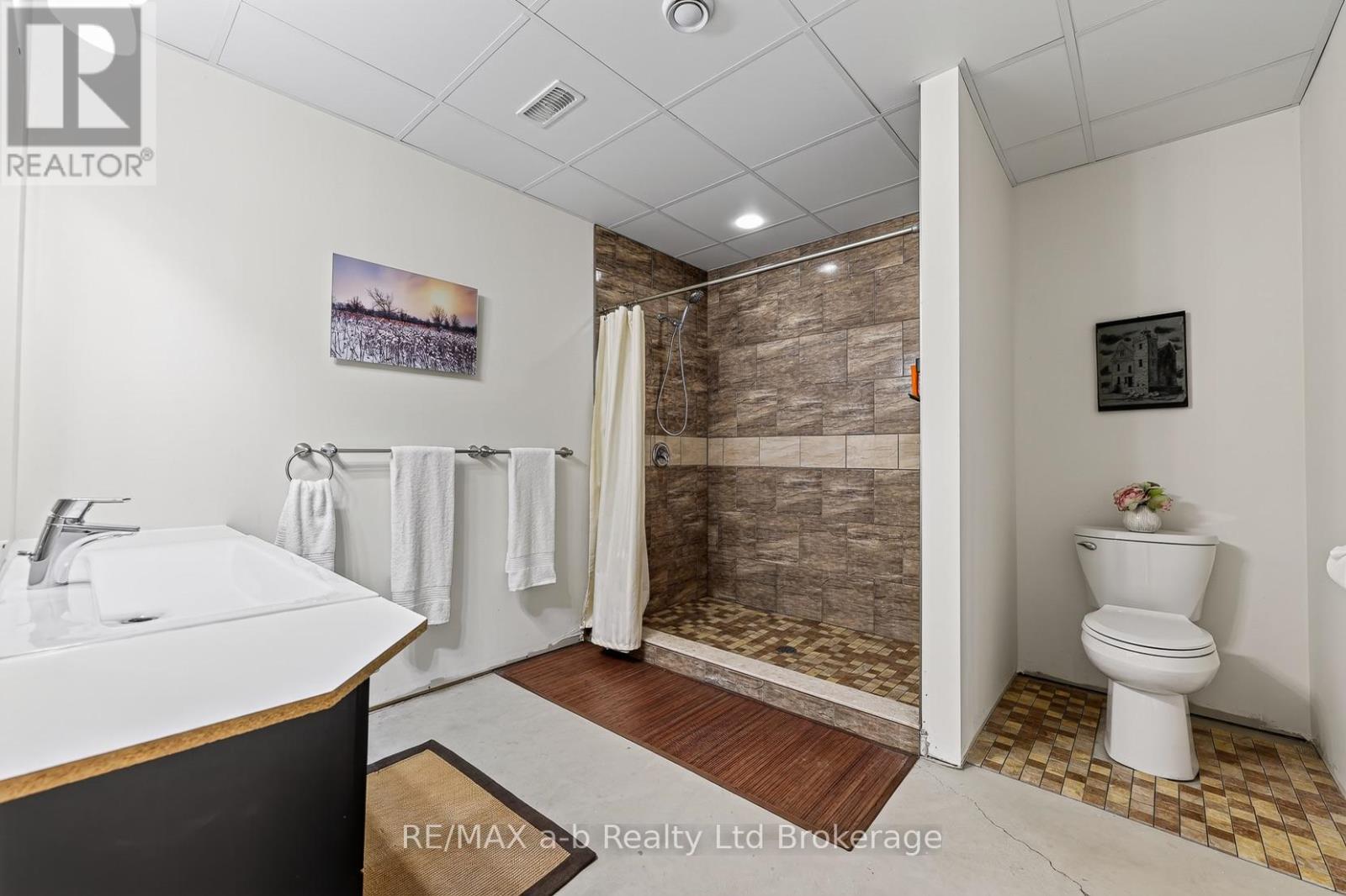 8827 PRINCE STREET - Image 31