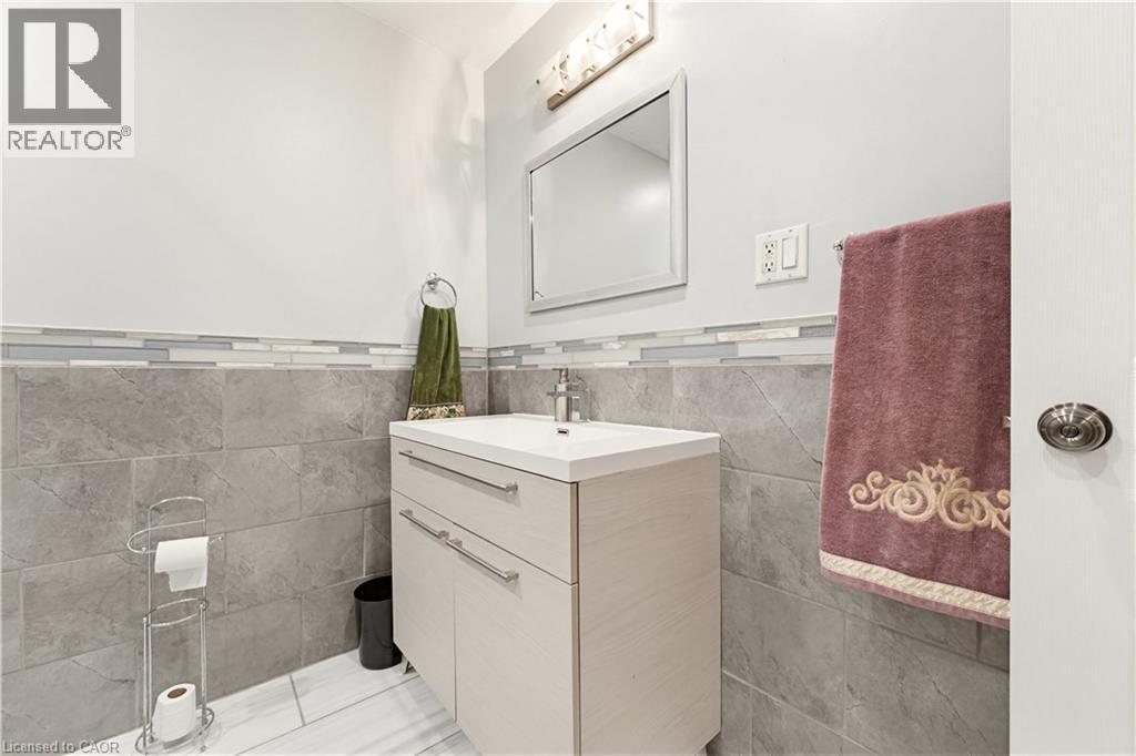 805 MUNICH Circle - Image 33