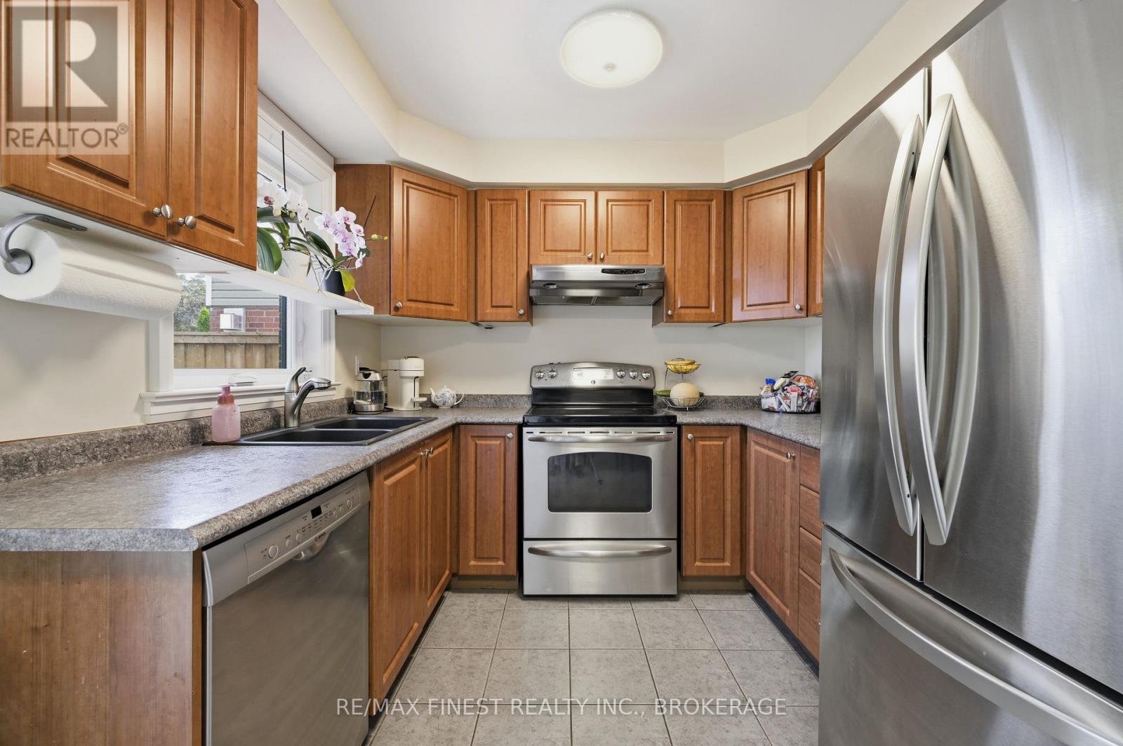 28 MELBORNE COURT - 12