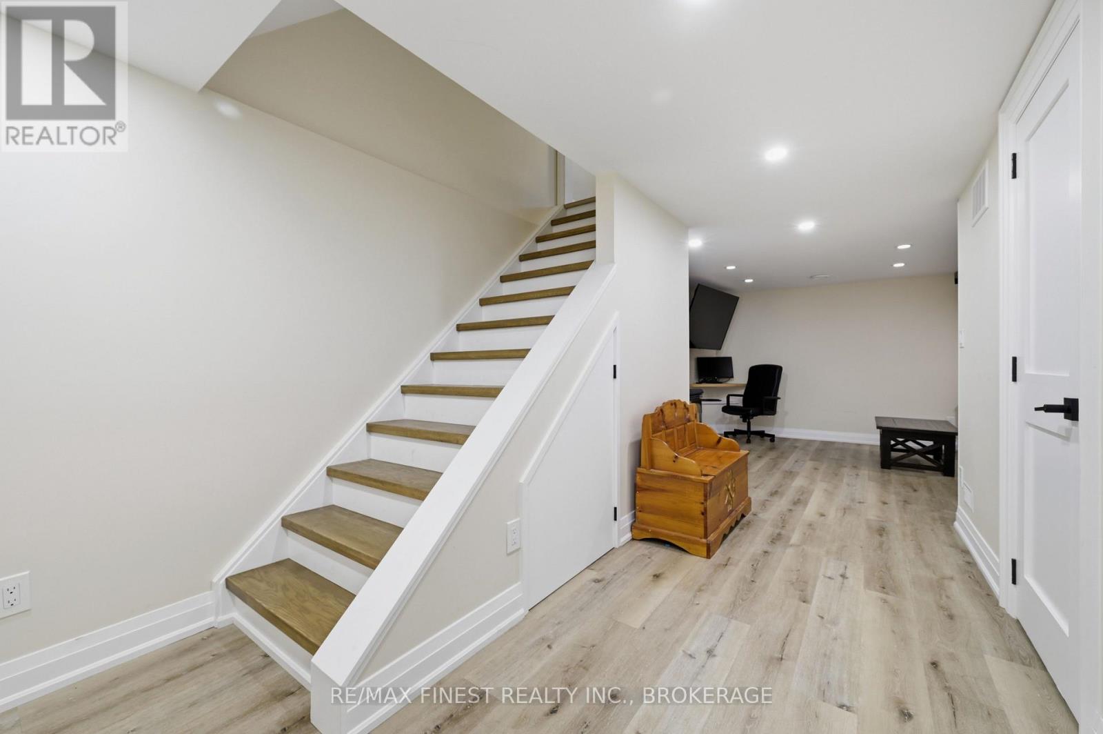 28 MELBORNE COURT - 24