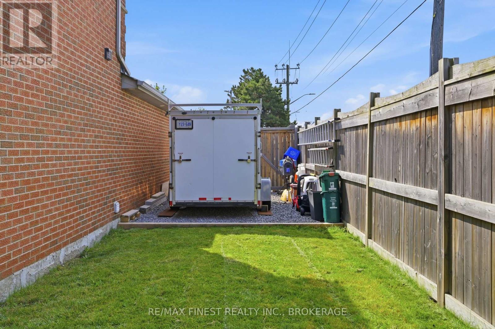28 MELBORNE COURT - 30