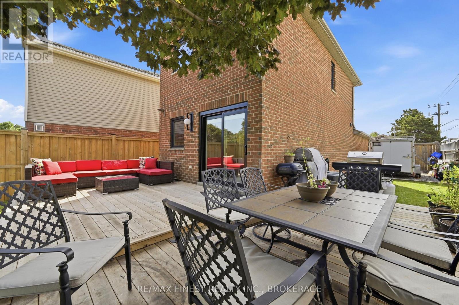 28 MELBORNE COURT - 33