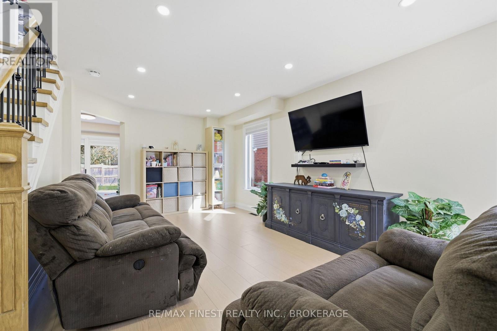 28 MELBORNE COURT - 7