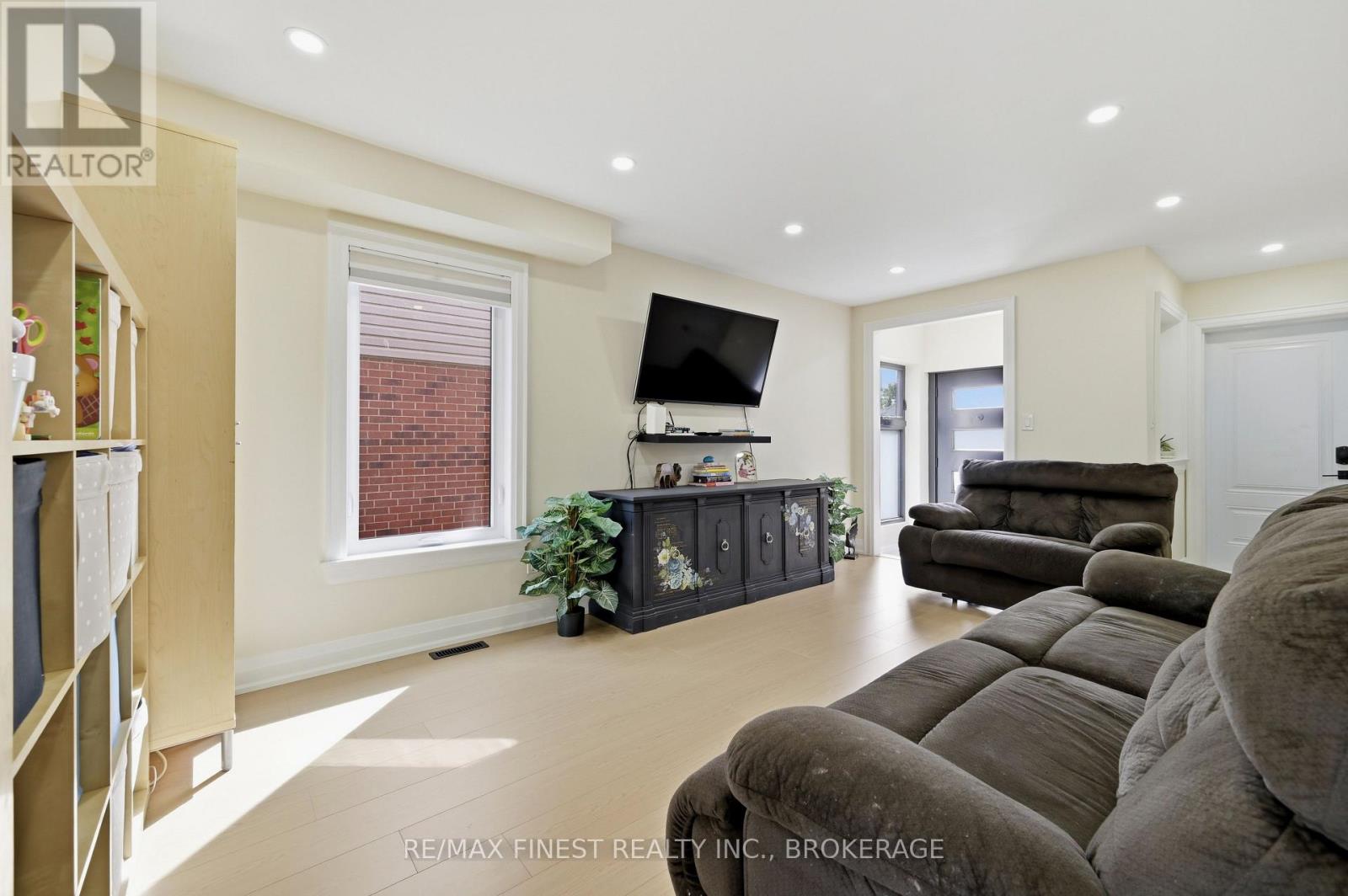 28 MELBORNE COURT - 8