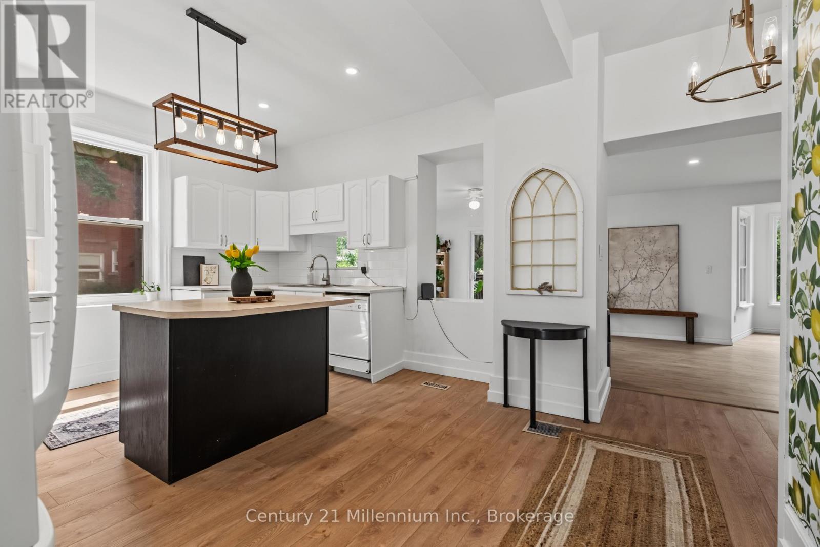 549 LOUISA STREET - 16