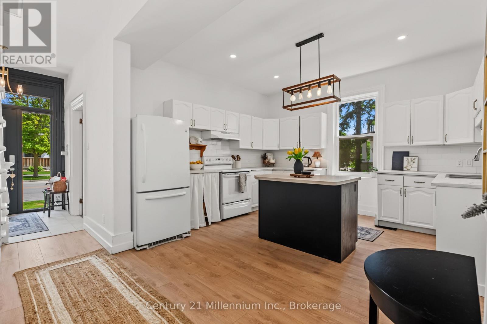 549 LOUISA STREET - Image 18