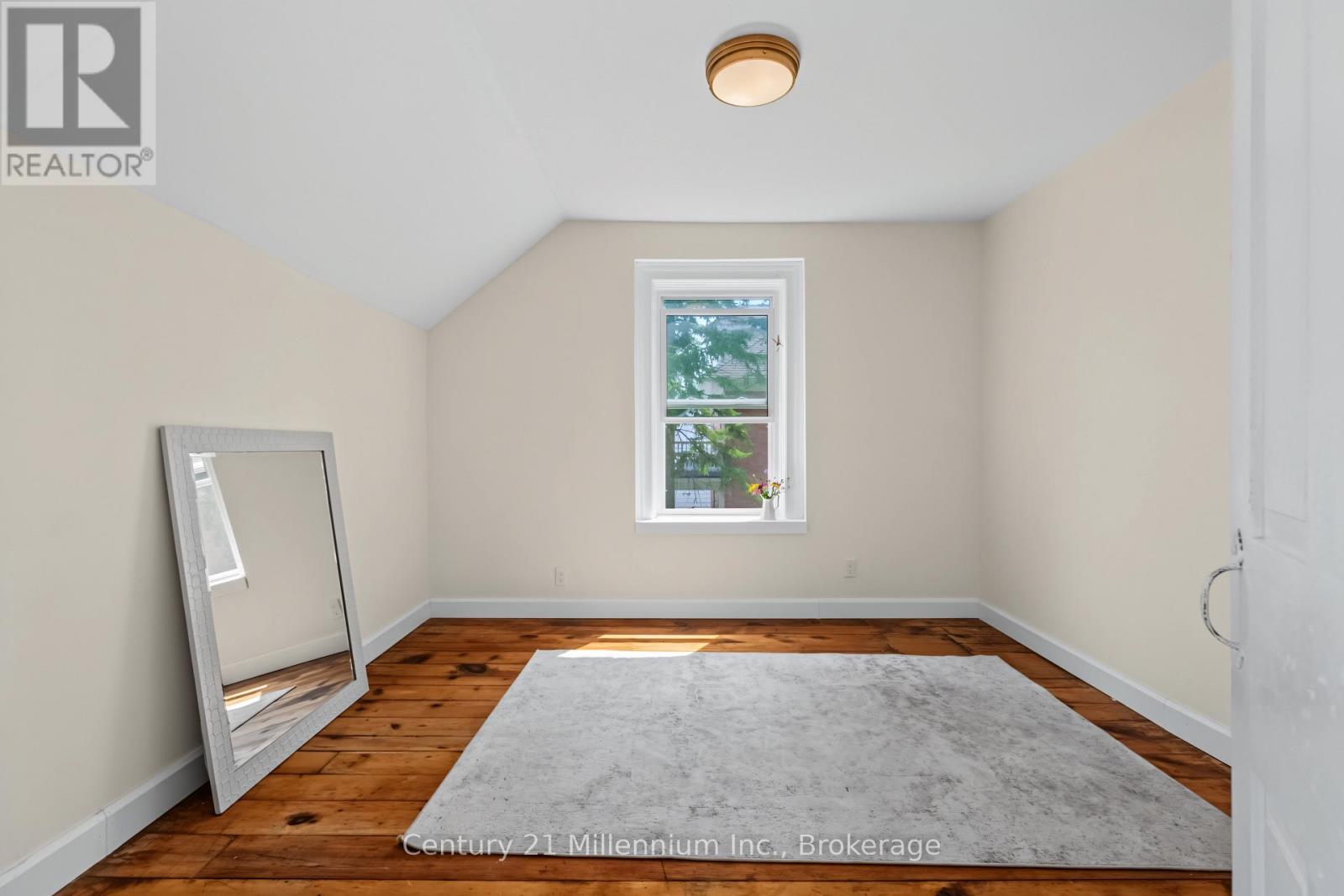 549 LOUISA STREET - Image 33