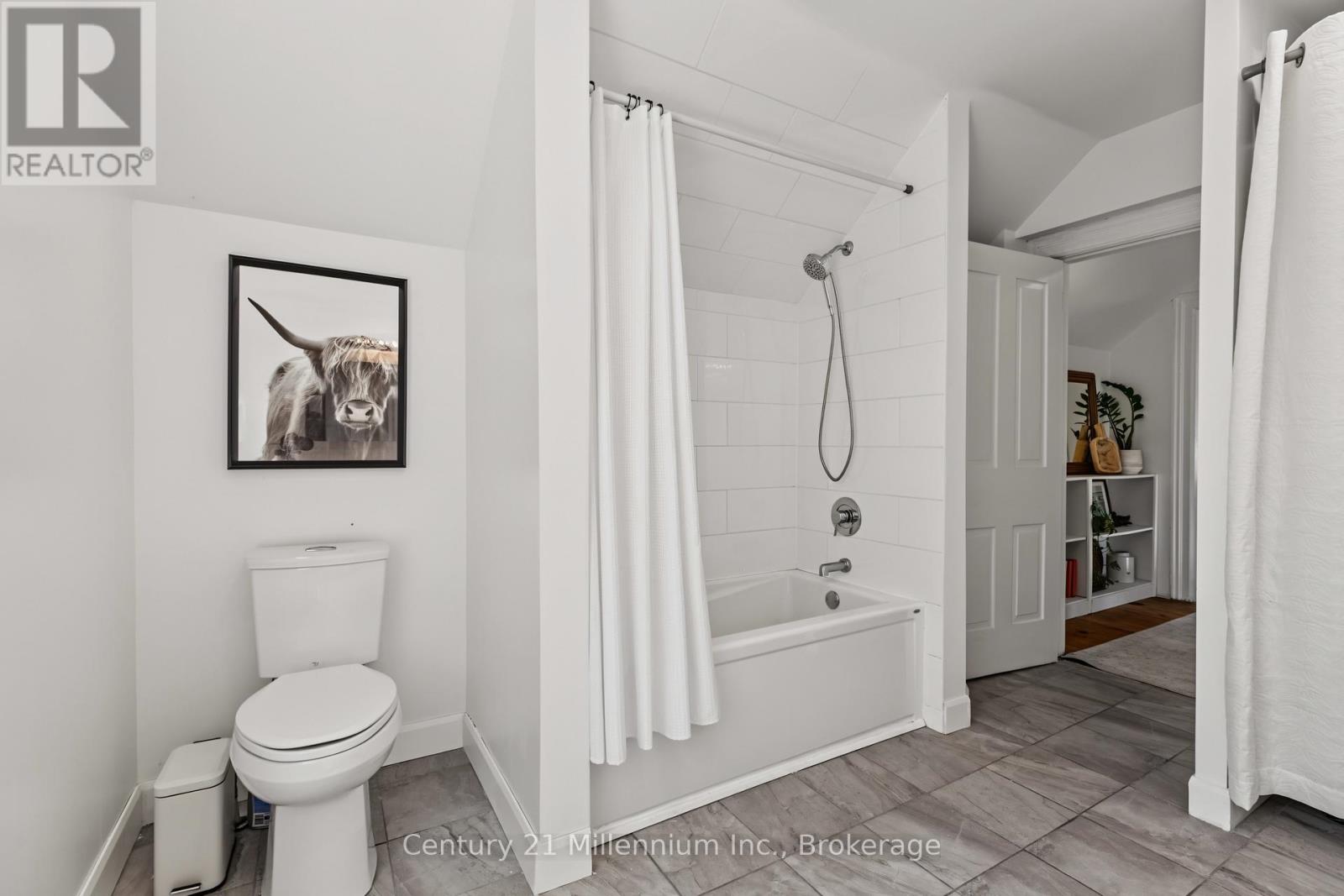 549 LOUISA STREET - Image 39
