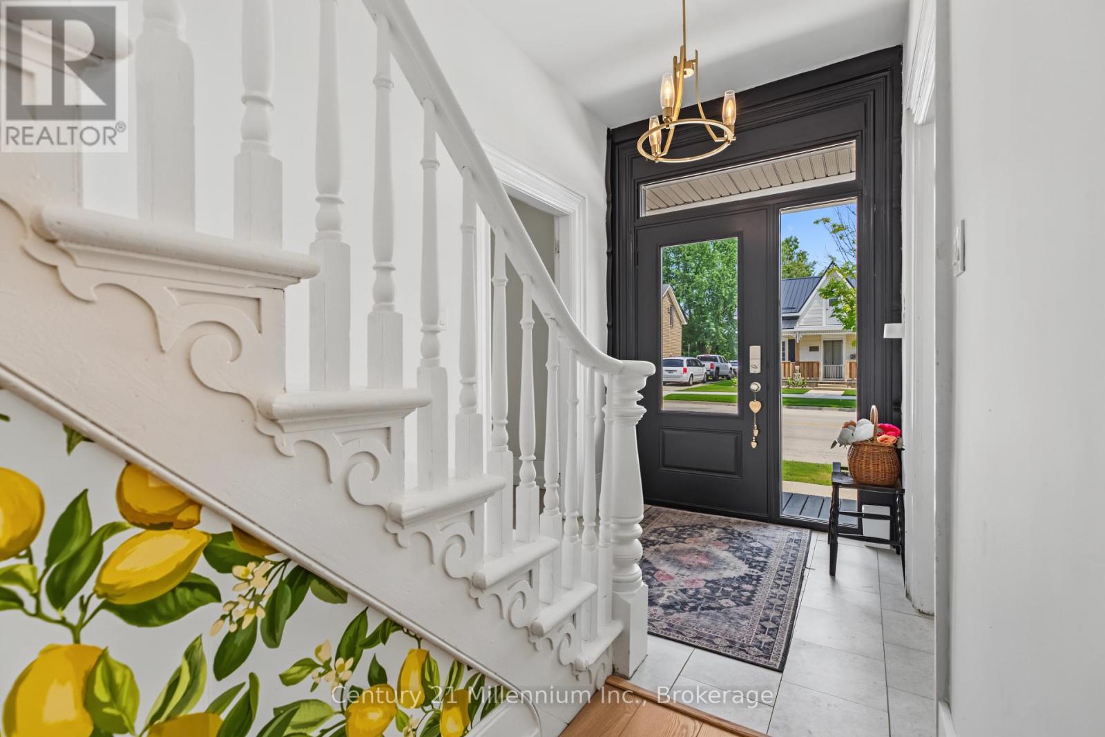 549 LOUISA STREET - 8