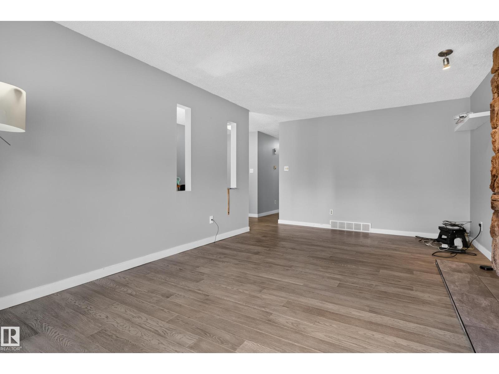 4628 37 Avenue NW - Photo 7