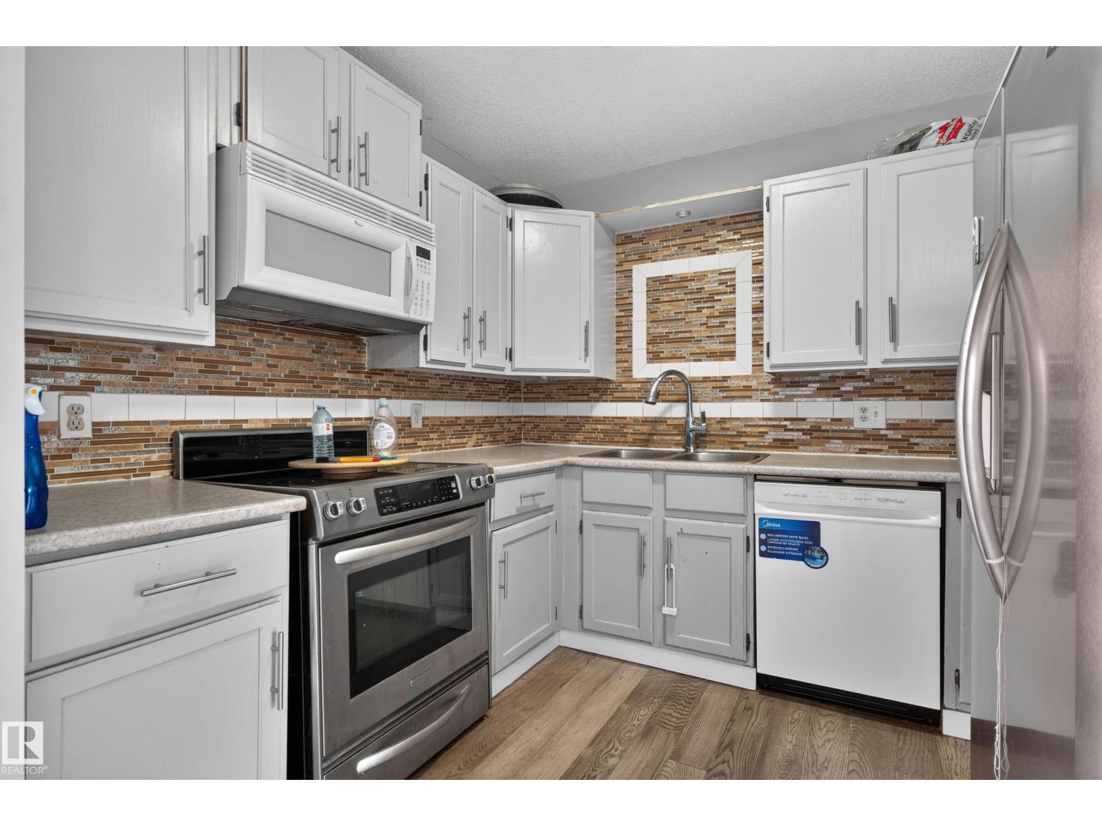 4628 37 Avenue NW - Photo 17