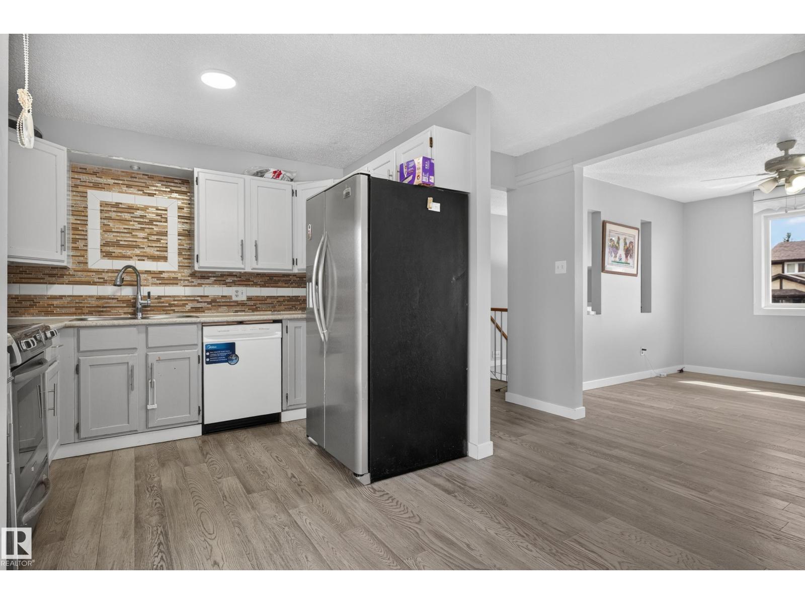 4628 37 Avenue NW - Photo 15
