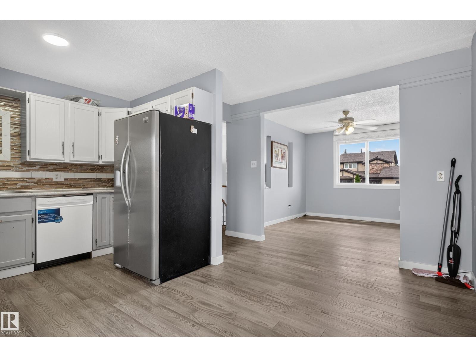 4628 37 Avenue NW - Photo 14