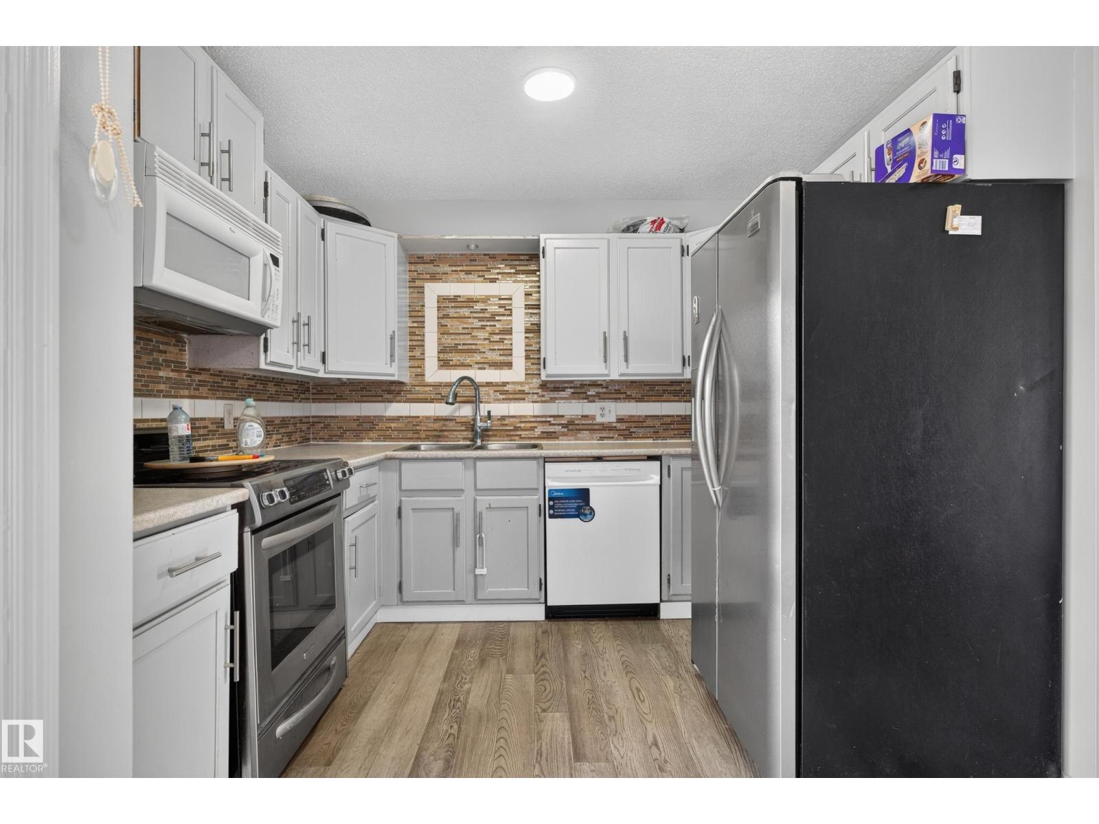 4628 37 Avenue NW - Photo 16