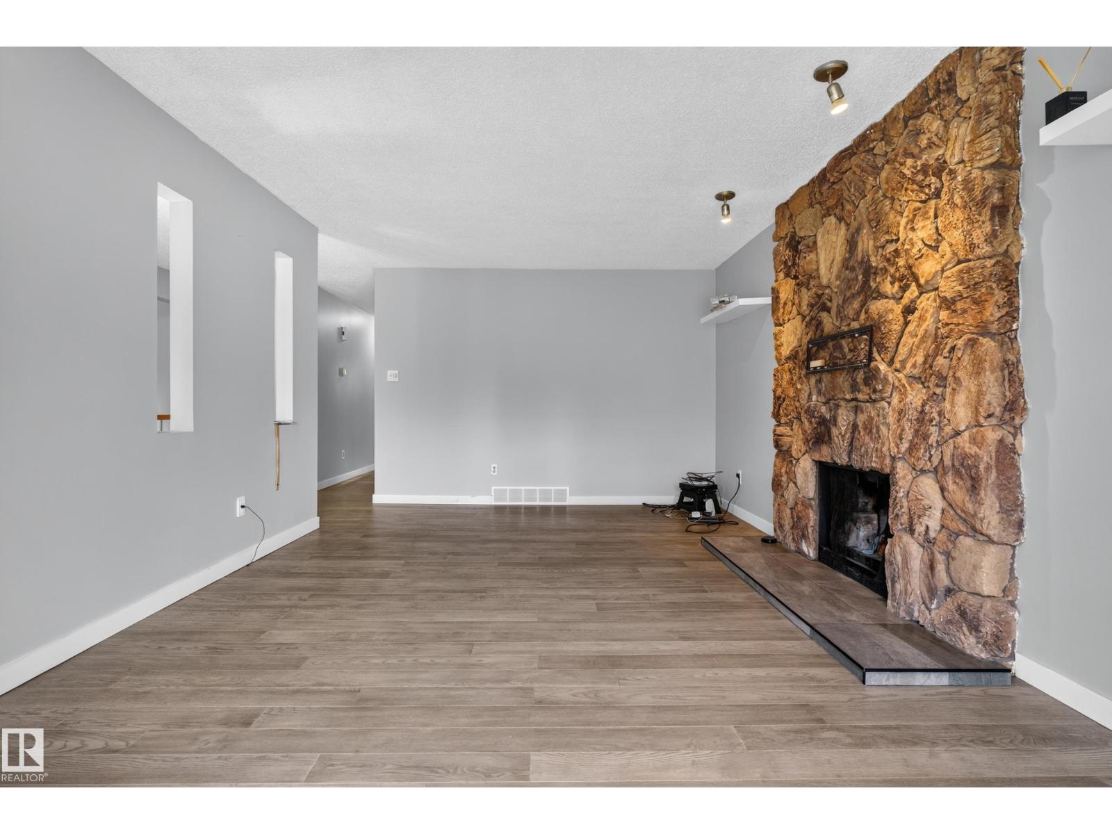 4628 37 Avenue NW - Photo 6