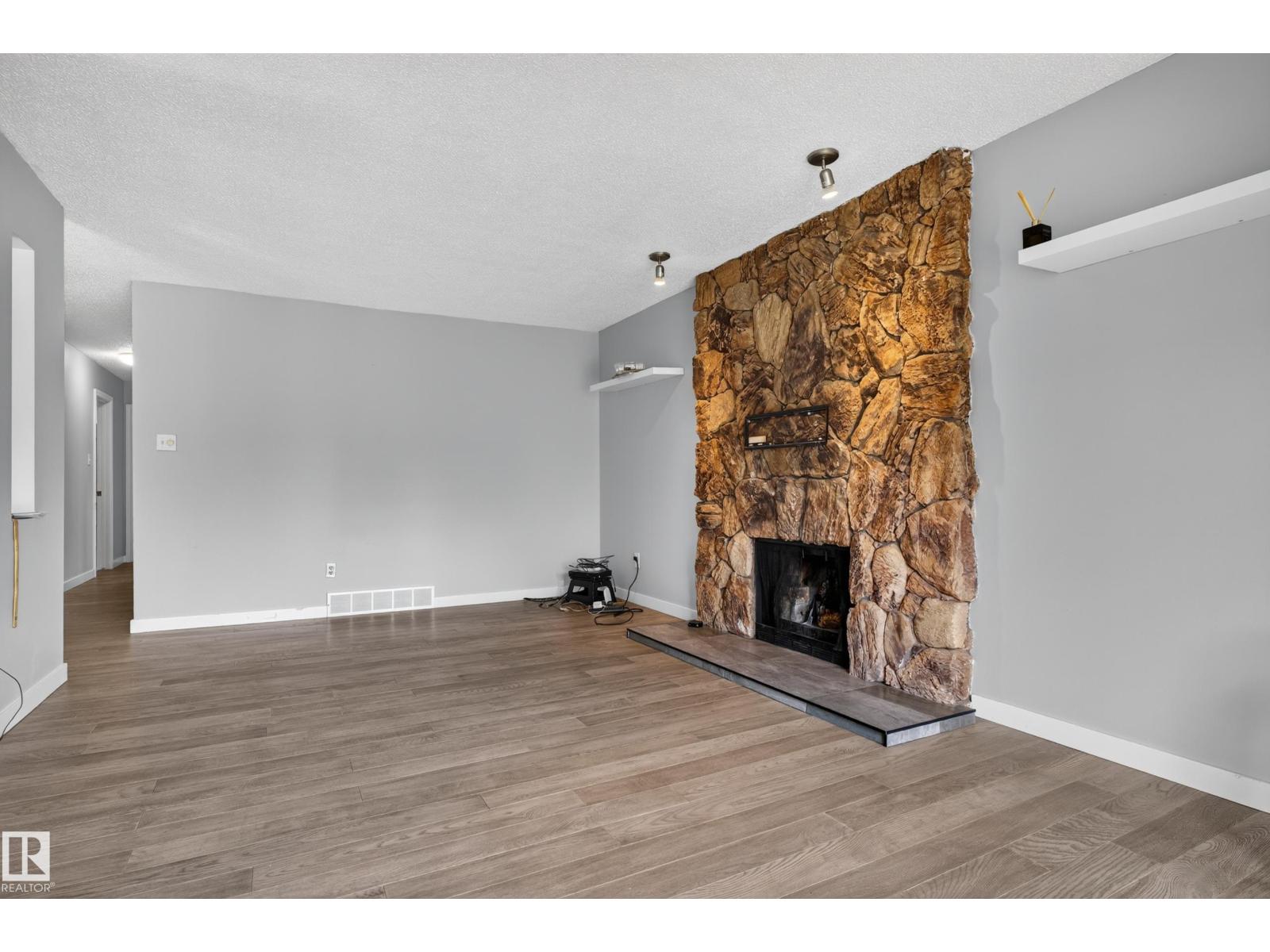 4628 37 Avenue NW - Photo 5