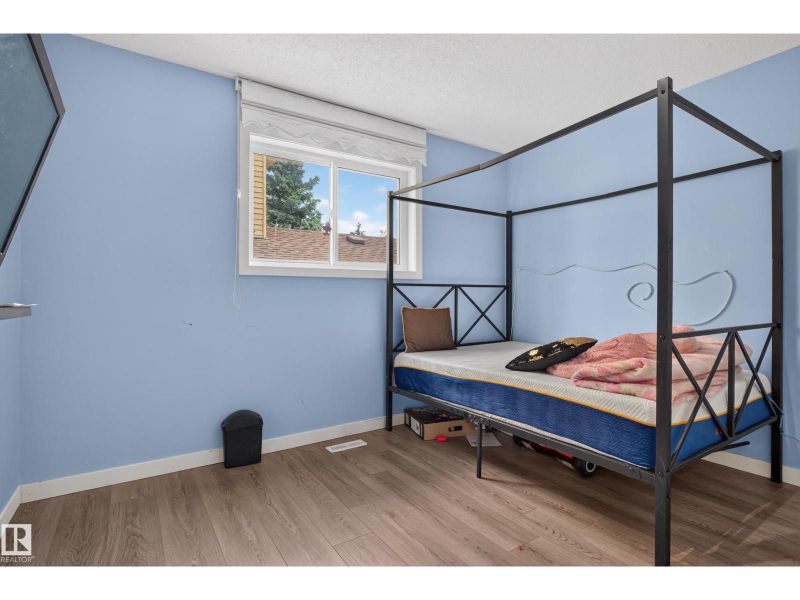 4628 37 Avenue NW - Photo 18