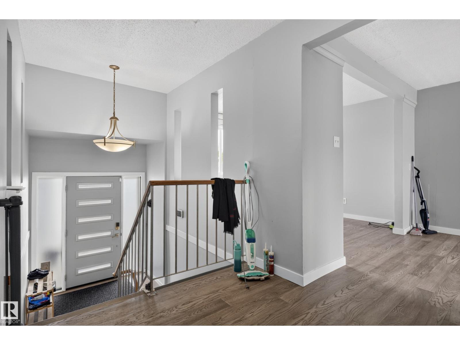 4628 37 Avenue NW - Photo 9