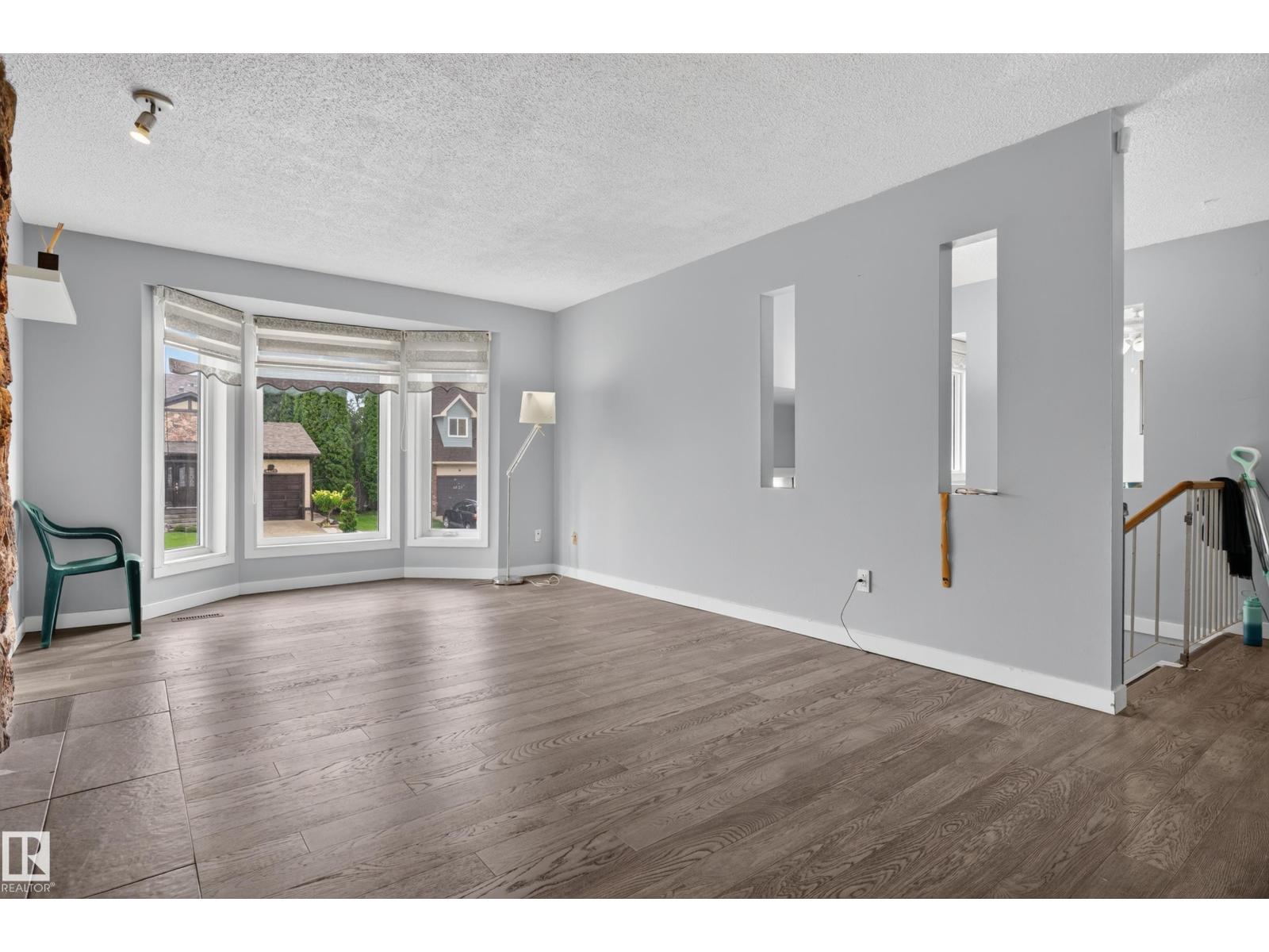 4628 37 Avenue NW - Photo 8