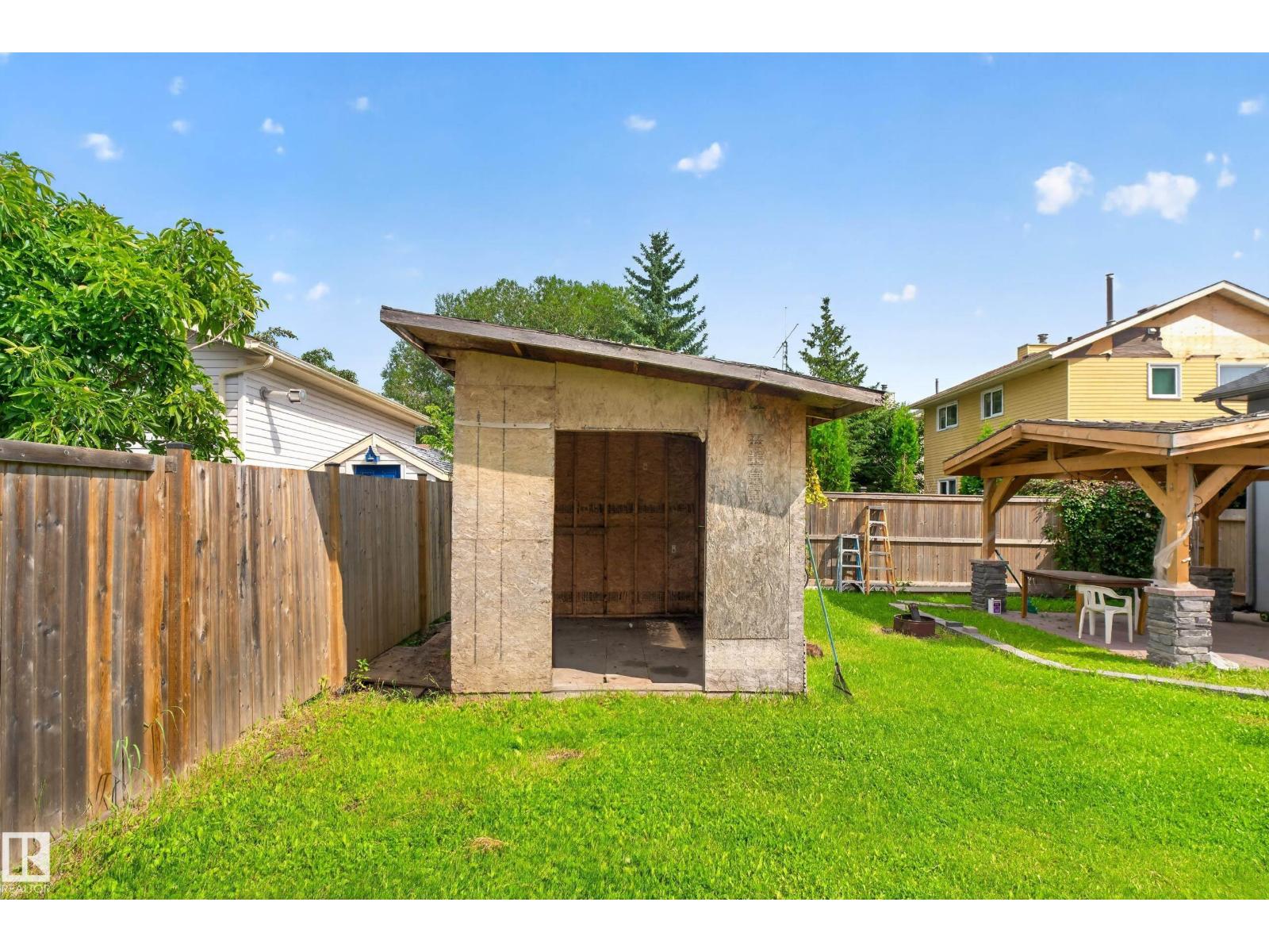 4628 37 Avenue NW - Photo 36