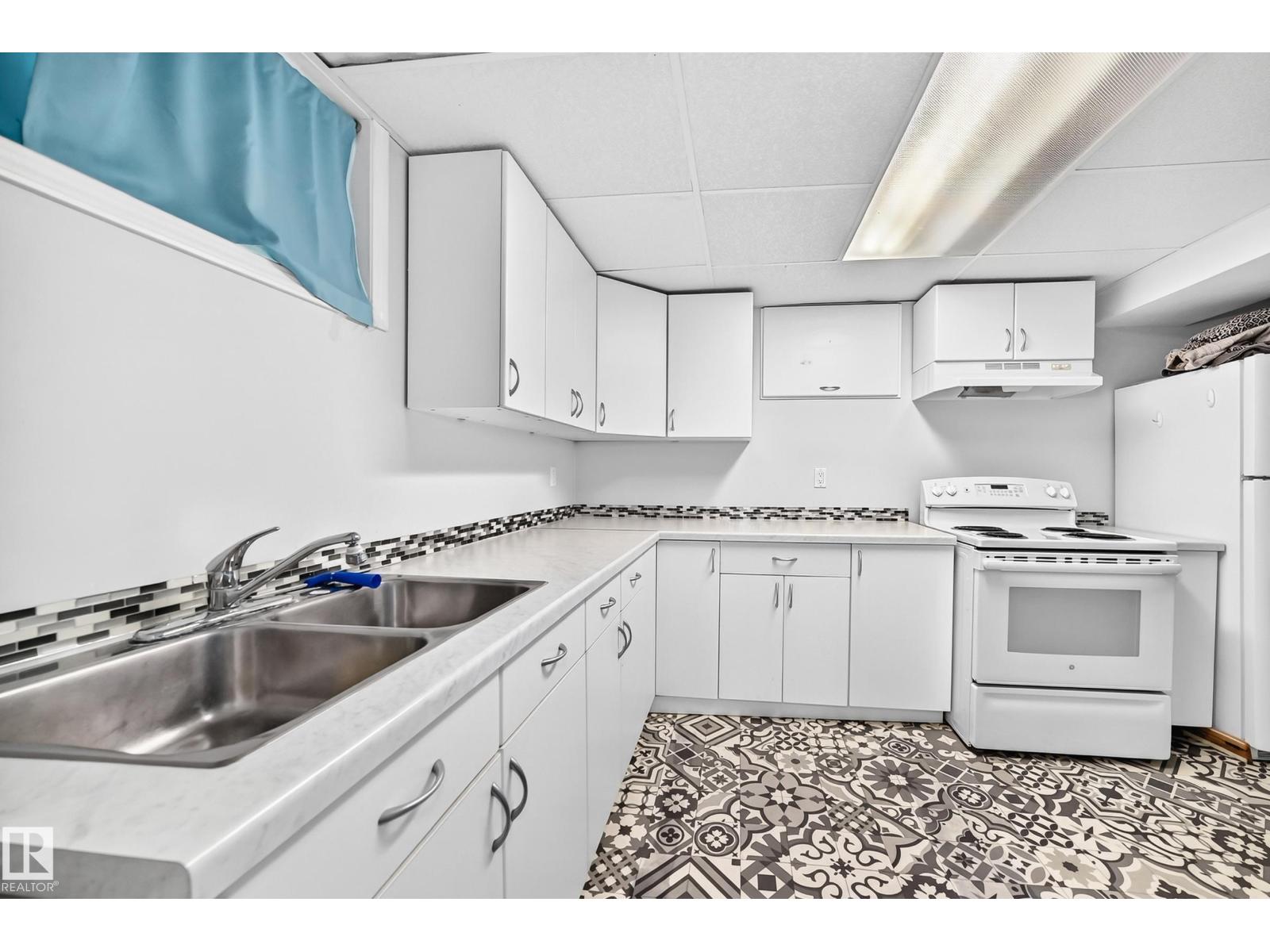 12405 126 Street NW - Photo 19