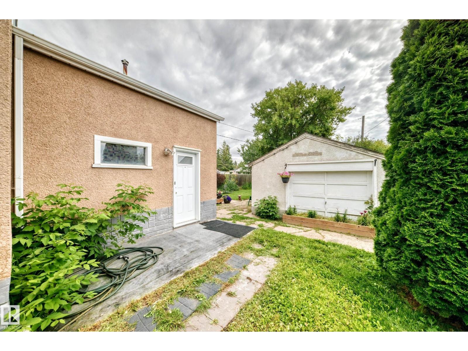 12405 126 Street NW - Photo 23