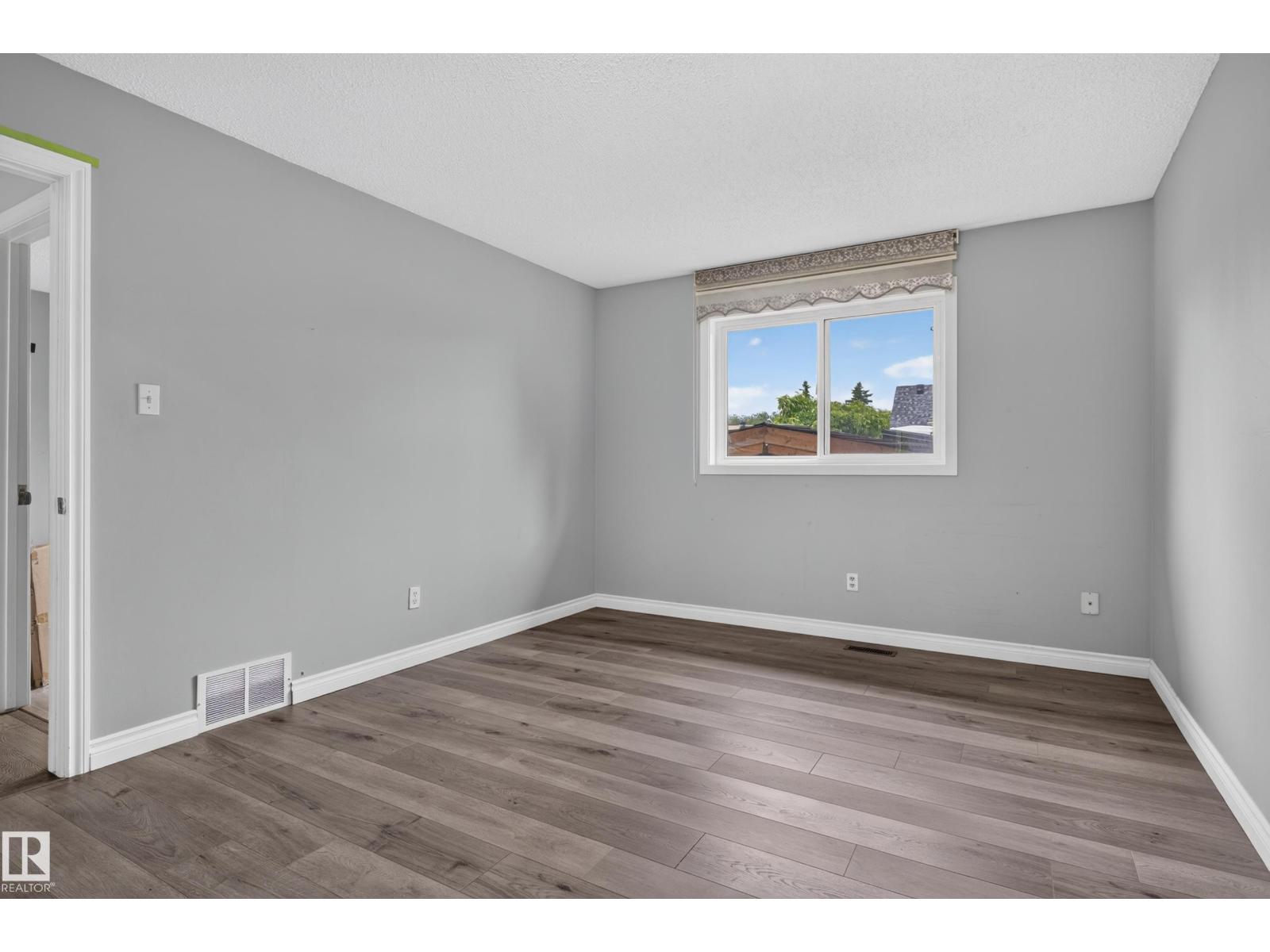 4628 37 Avenue NW - Photo 25