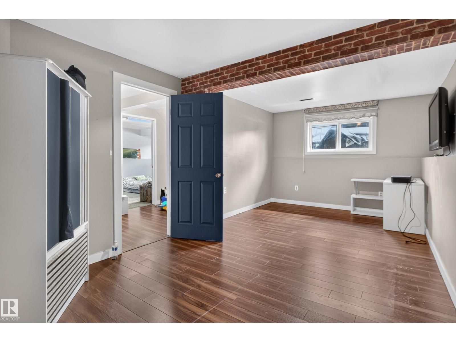 4628 37 Avenue NW - Photo 38