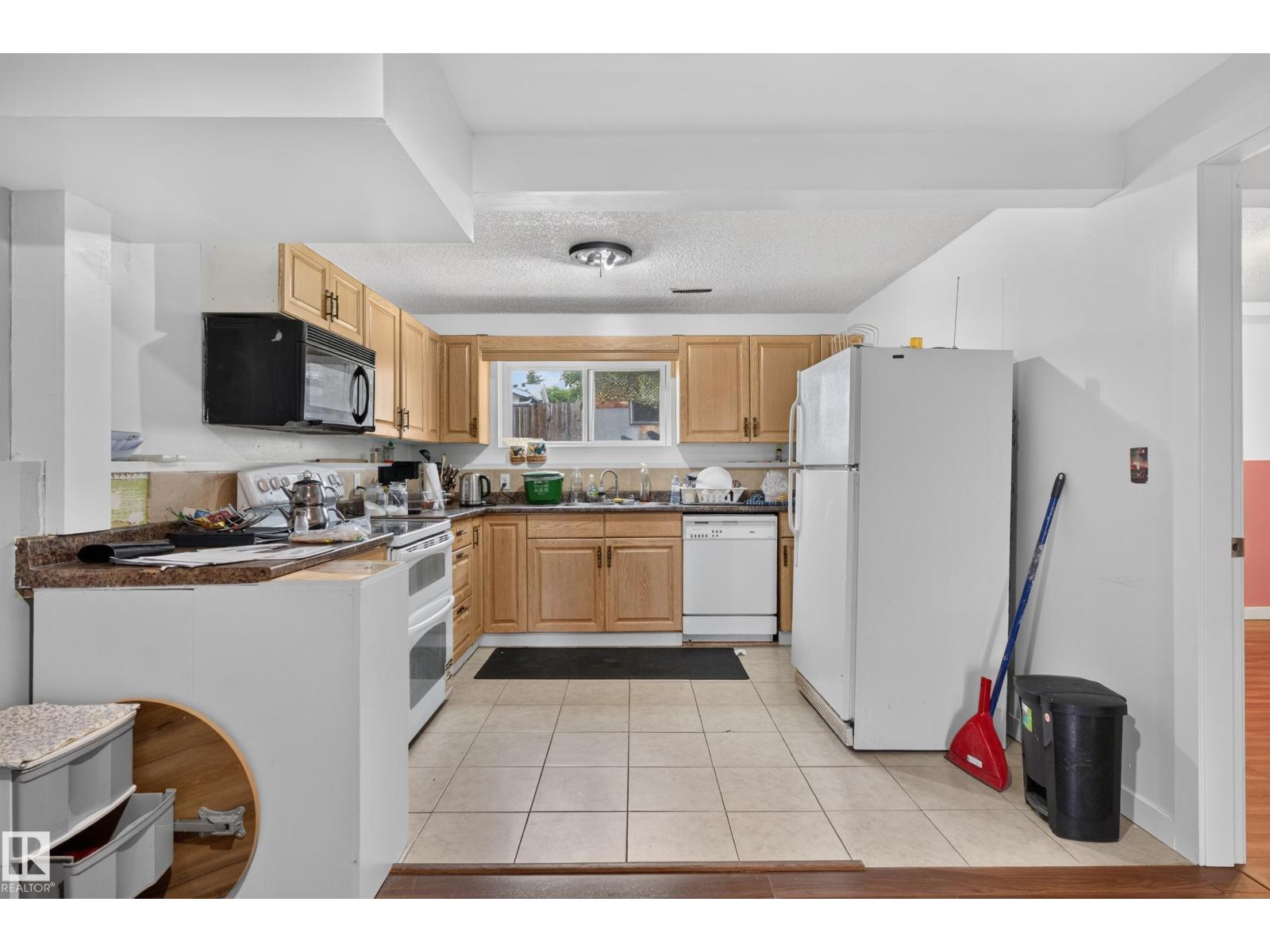 4628 37 Avenue NW - Photo 48