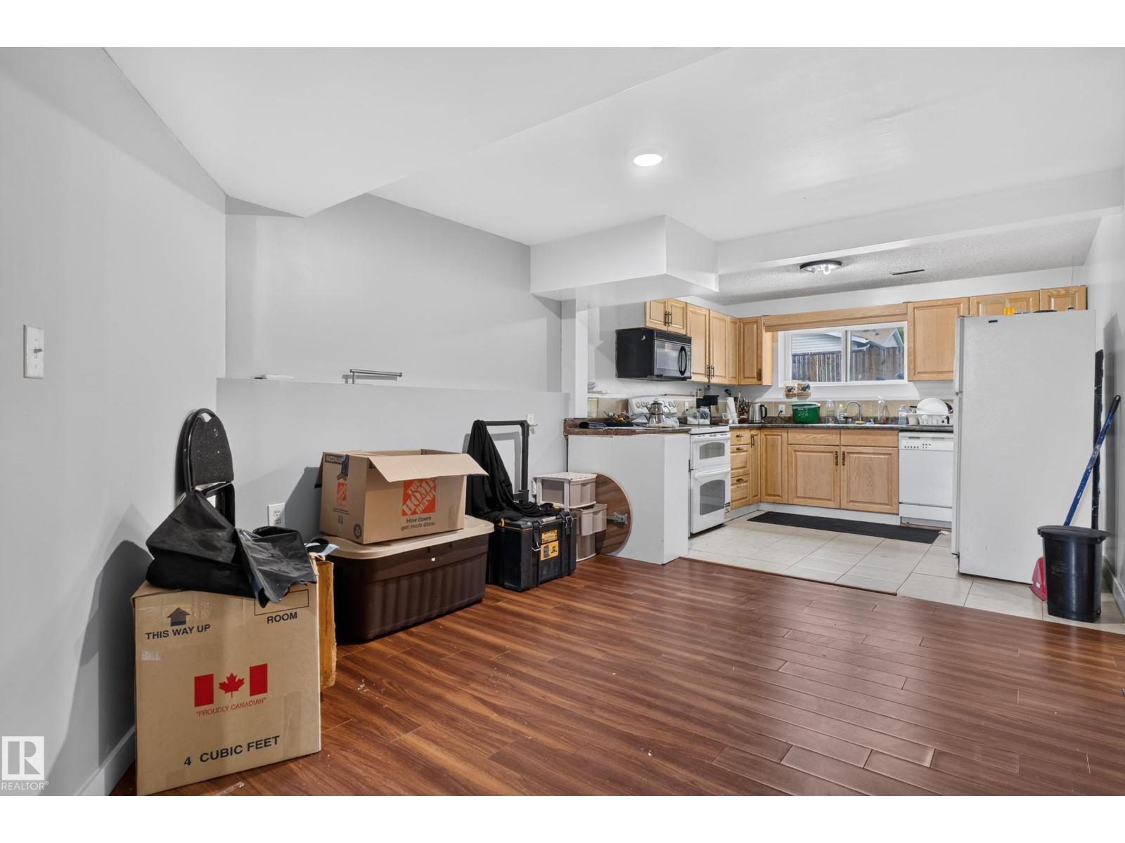 4628 37 Avenue NW - Photo 46