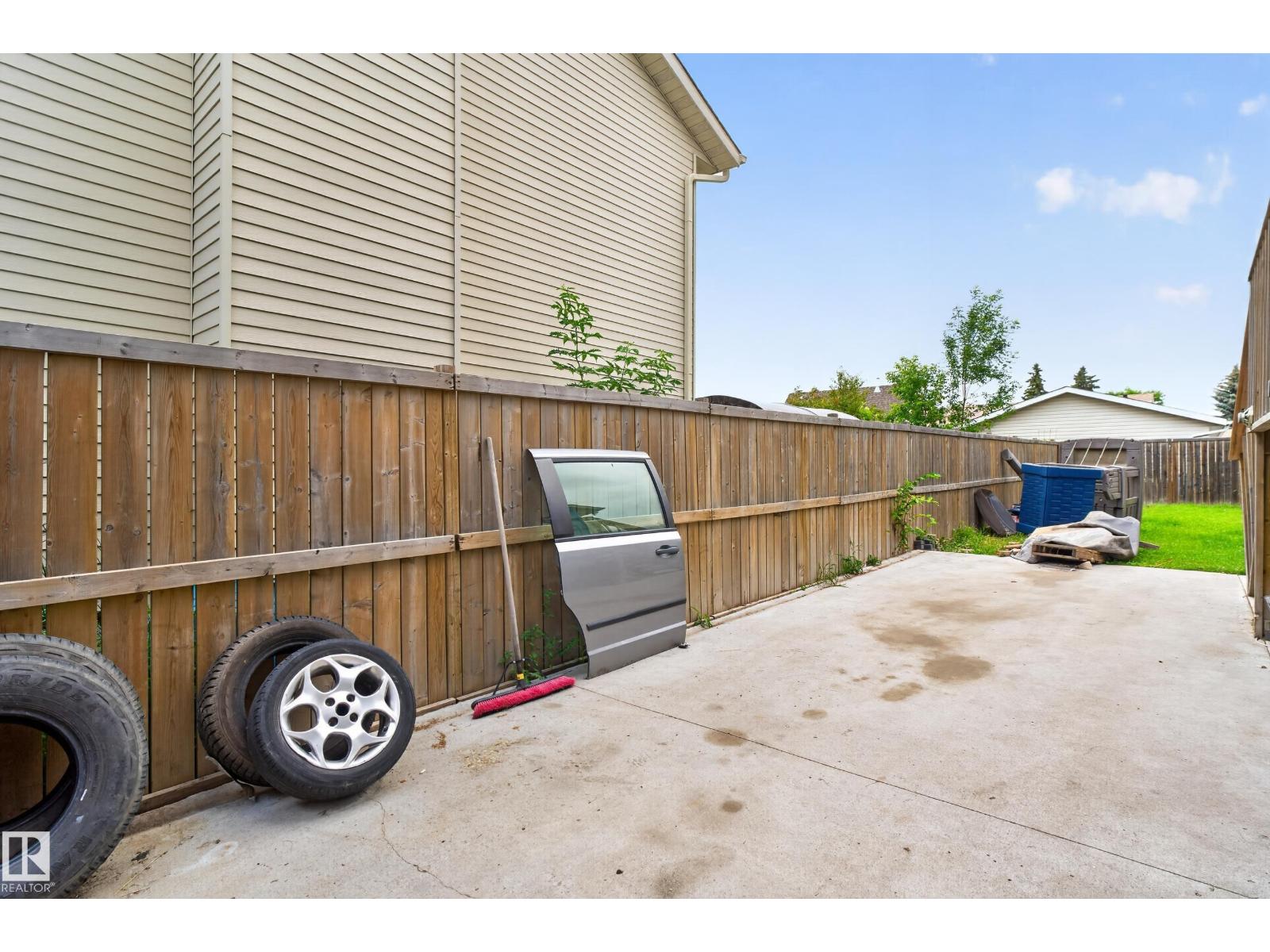 4628 37 Avenue NW - Photo 29
