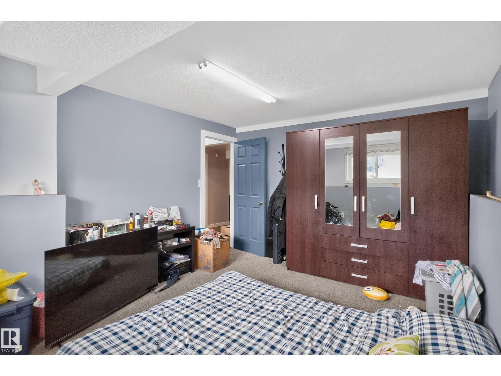 4628 37 Avenue NW - Photo 42