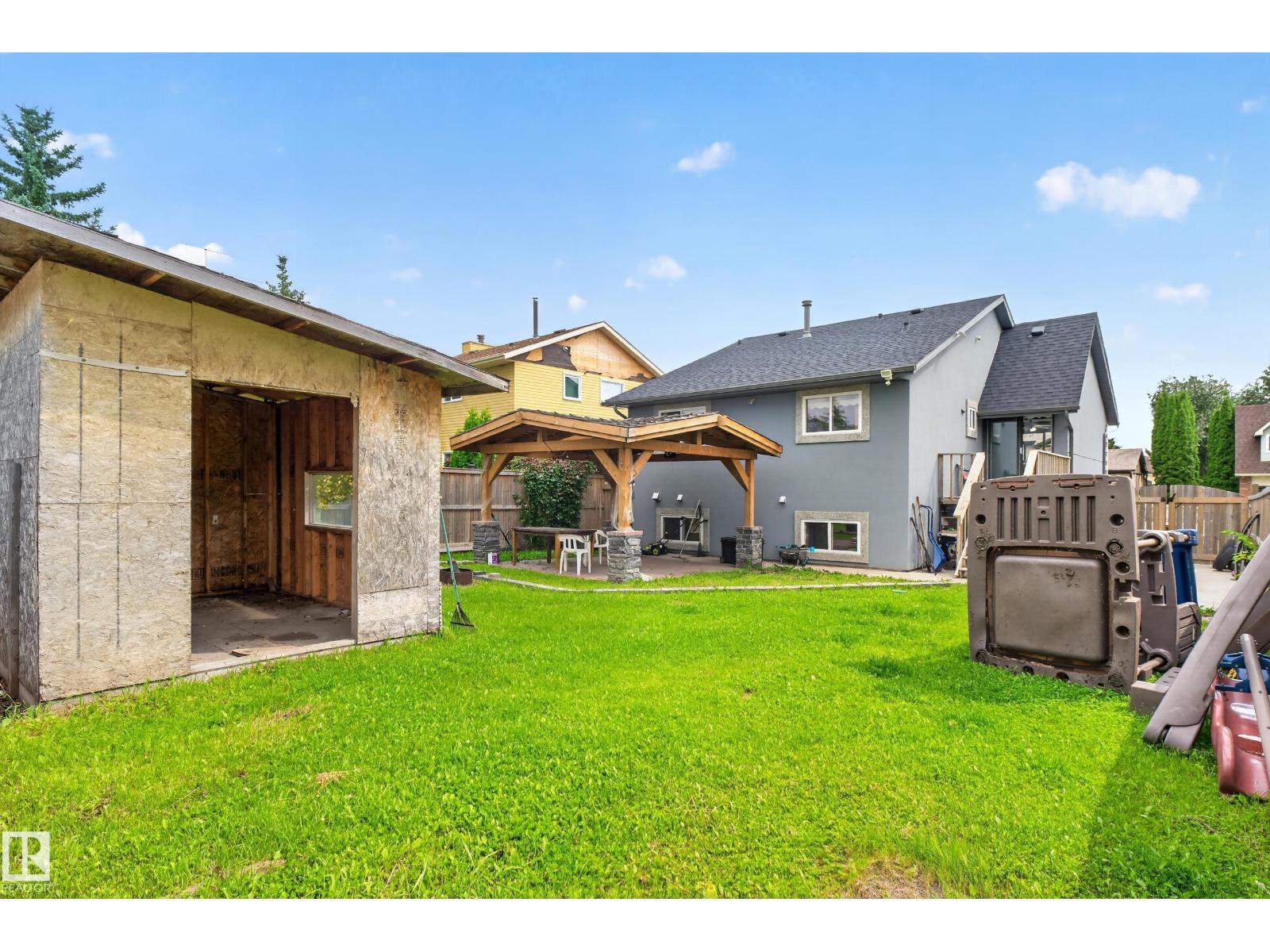 4628 37 Avenue NW - Photo 32