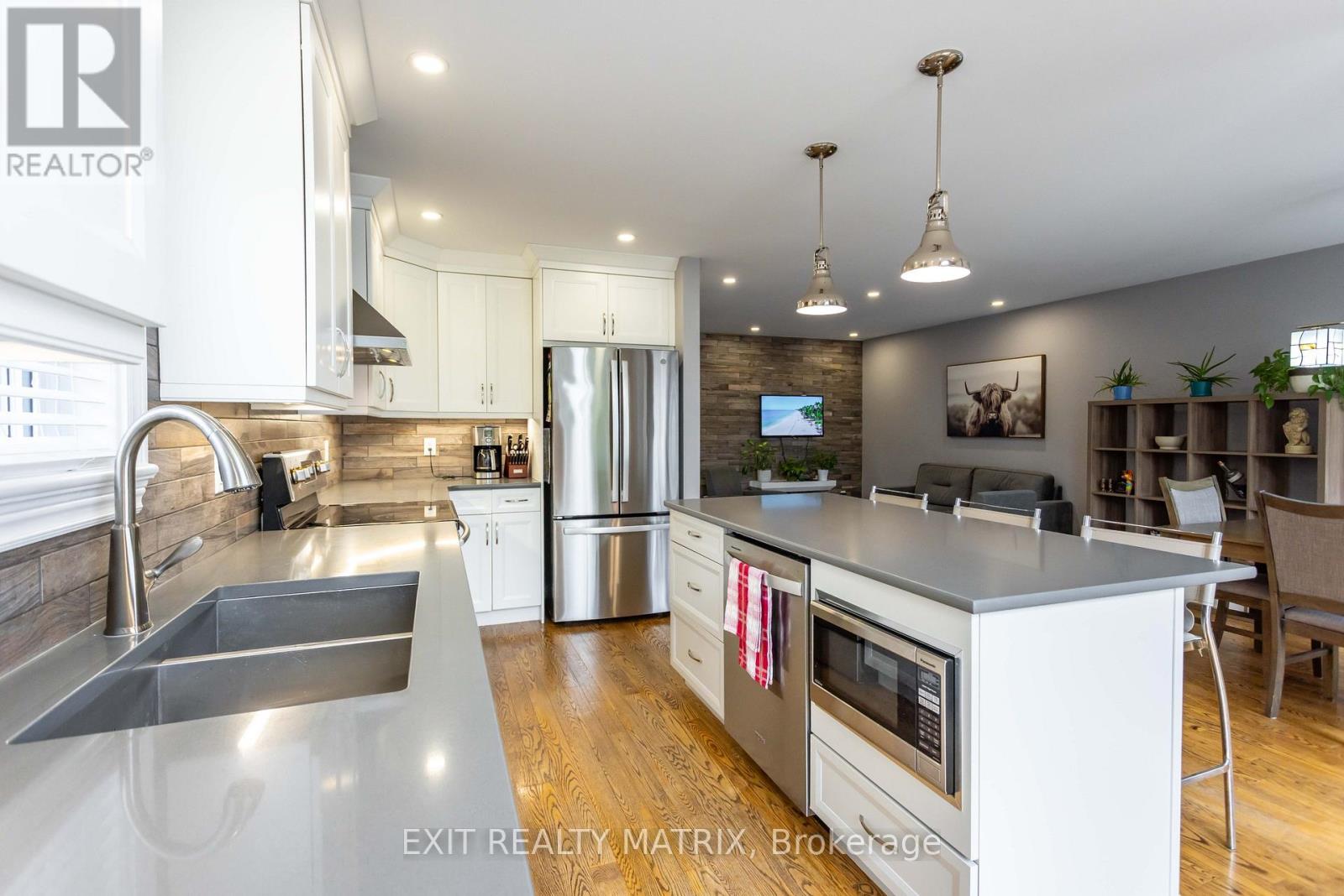3 Bed, 3 Bath House for Sale in Ottawa – 195 TAPLEY PLACE, Ottawa – MLS# X13675644 - Image 16