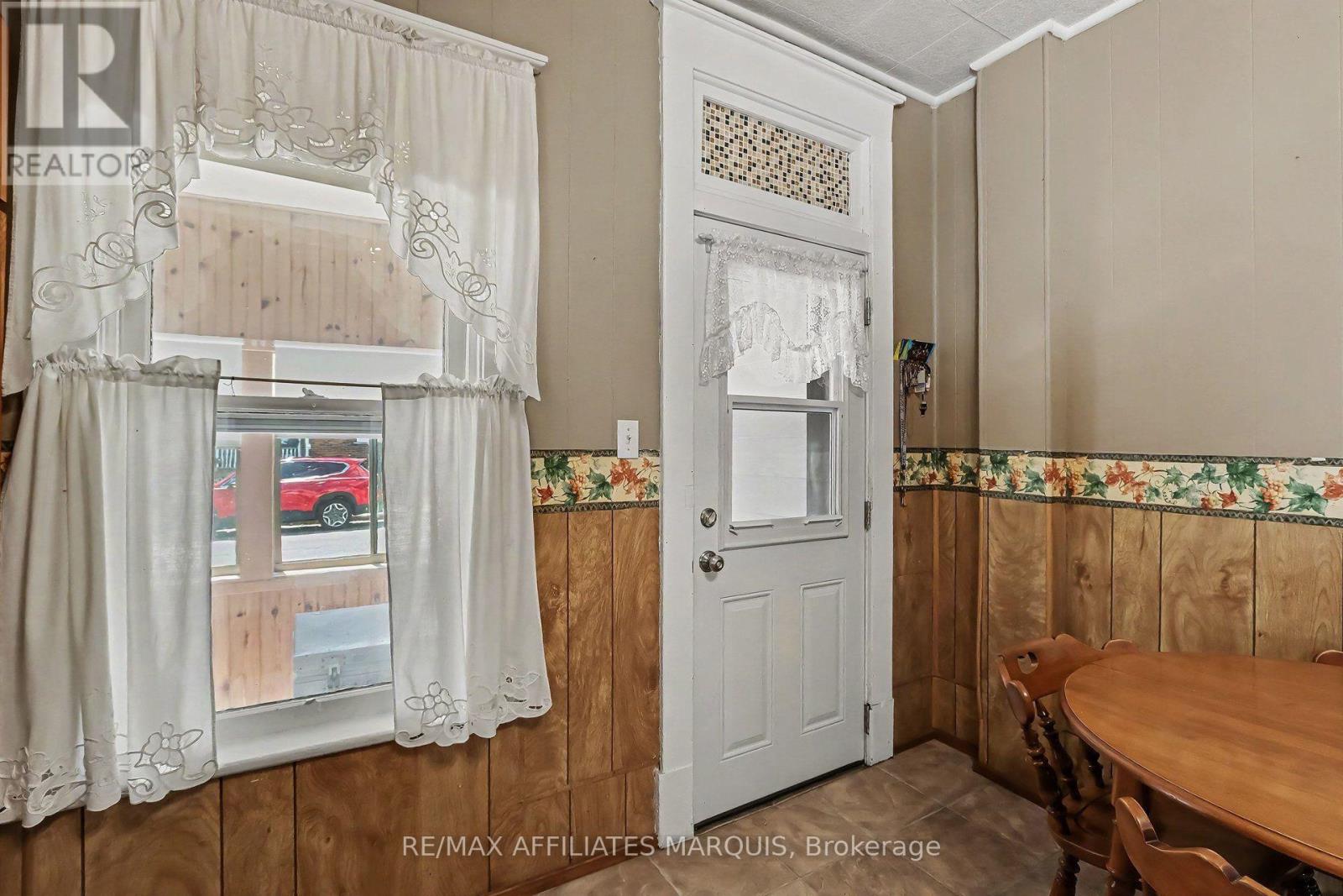 77 RUSSELL STREET E - Image 15