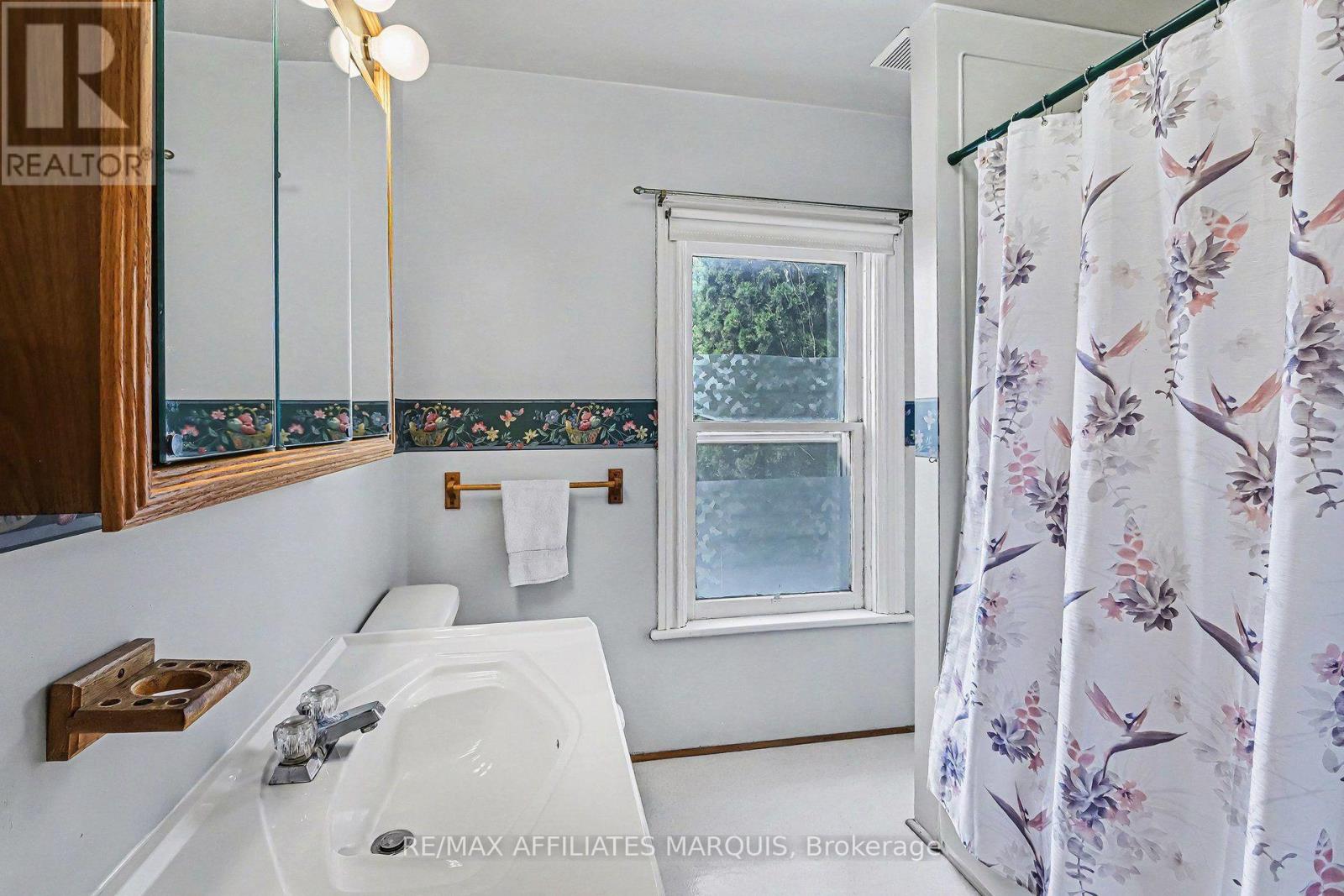 77 RUSSELL STREET E - Image 28