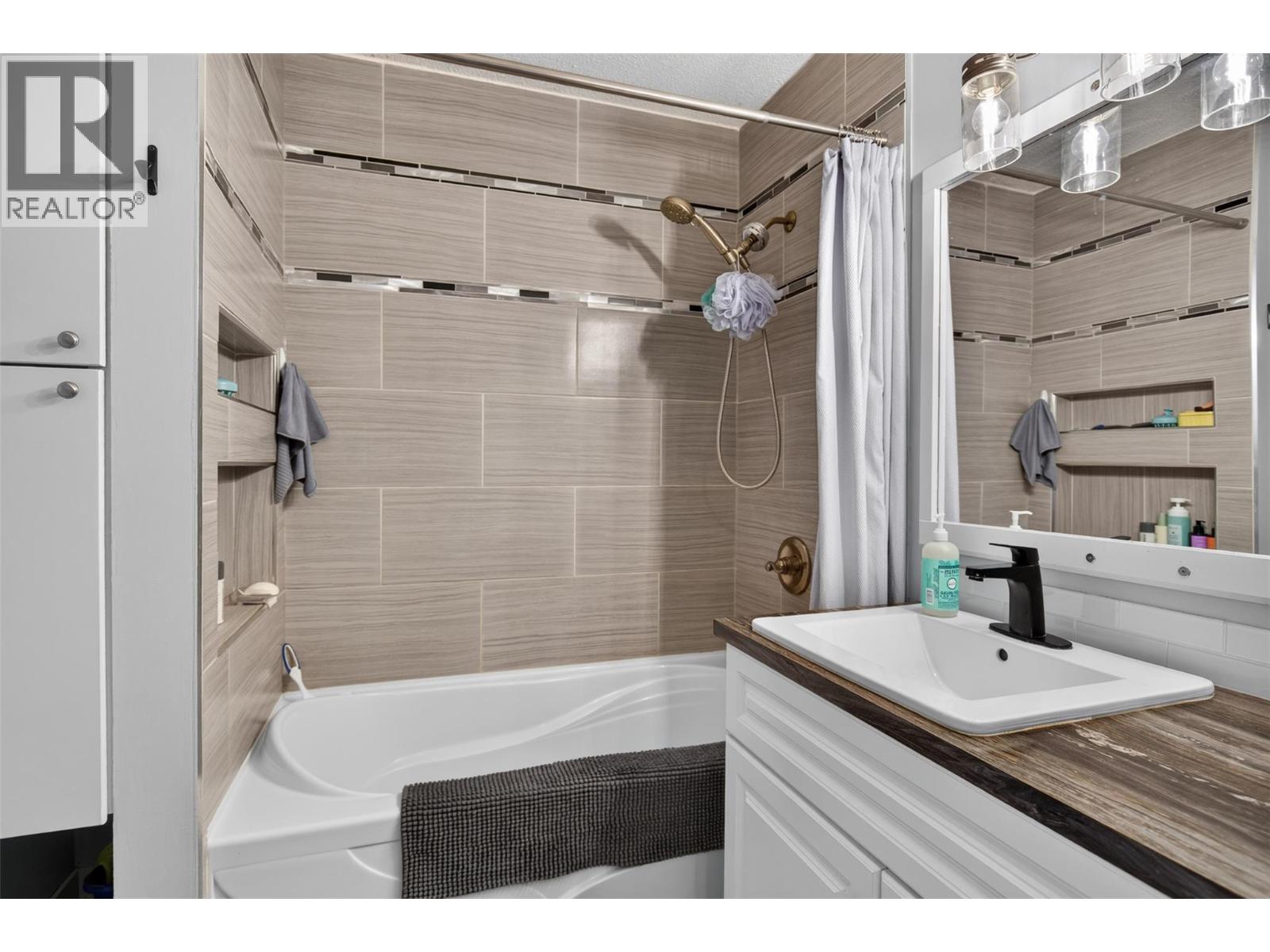3703 Commonage Crescent, Vernon