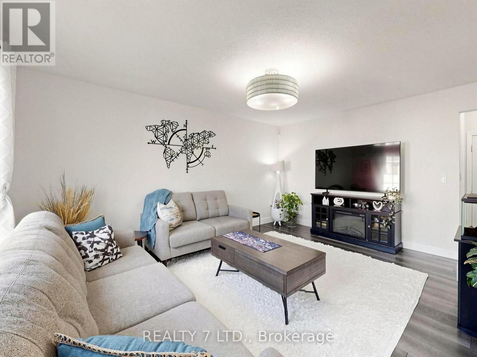 330 CHERYL MEWS BOULEVARD - Image 17